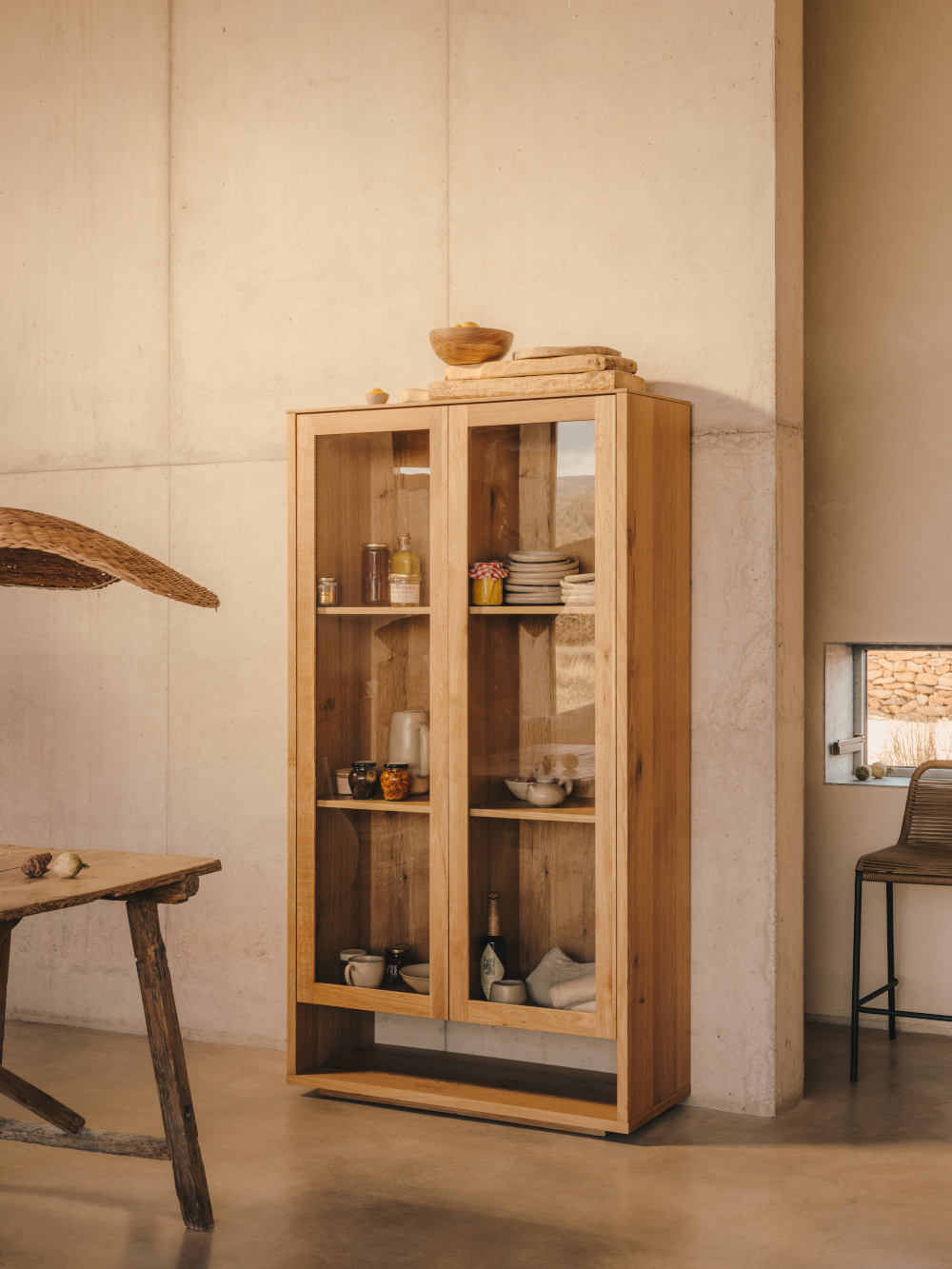 salon avec vitrine 