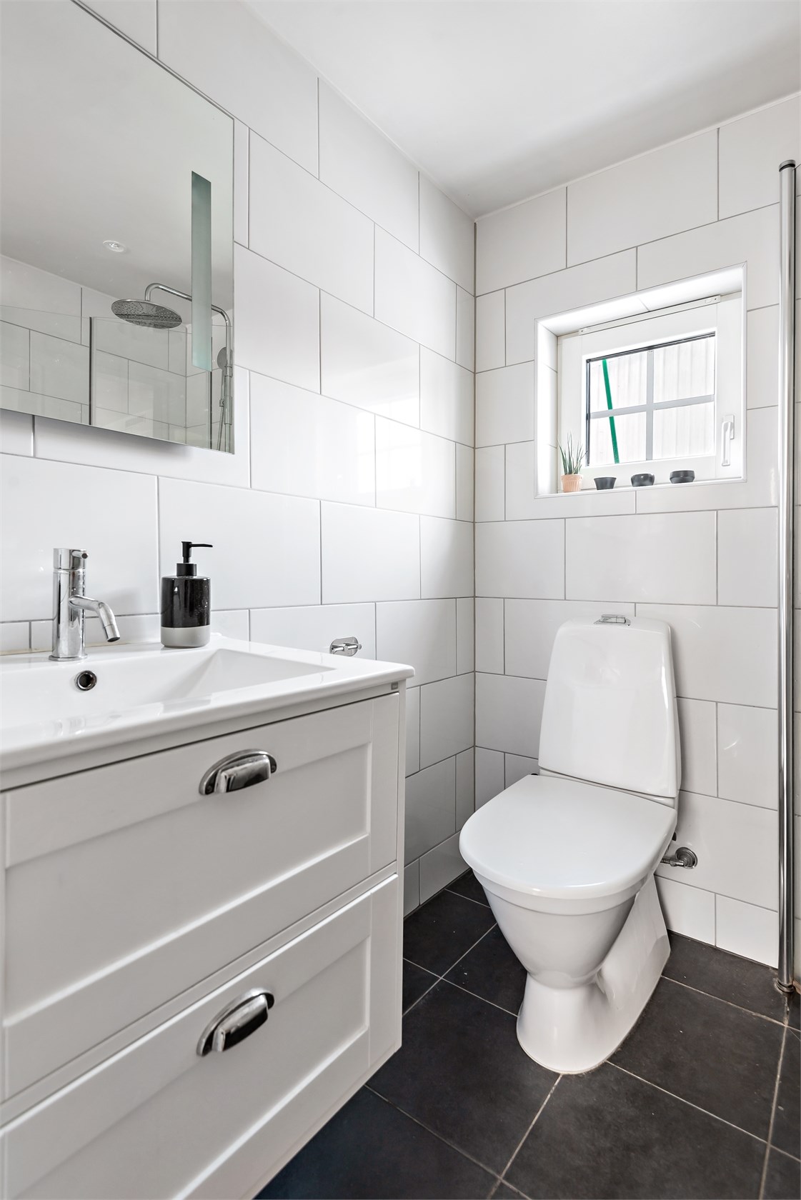salle de bain blanche mini maison 33m2
