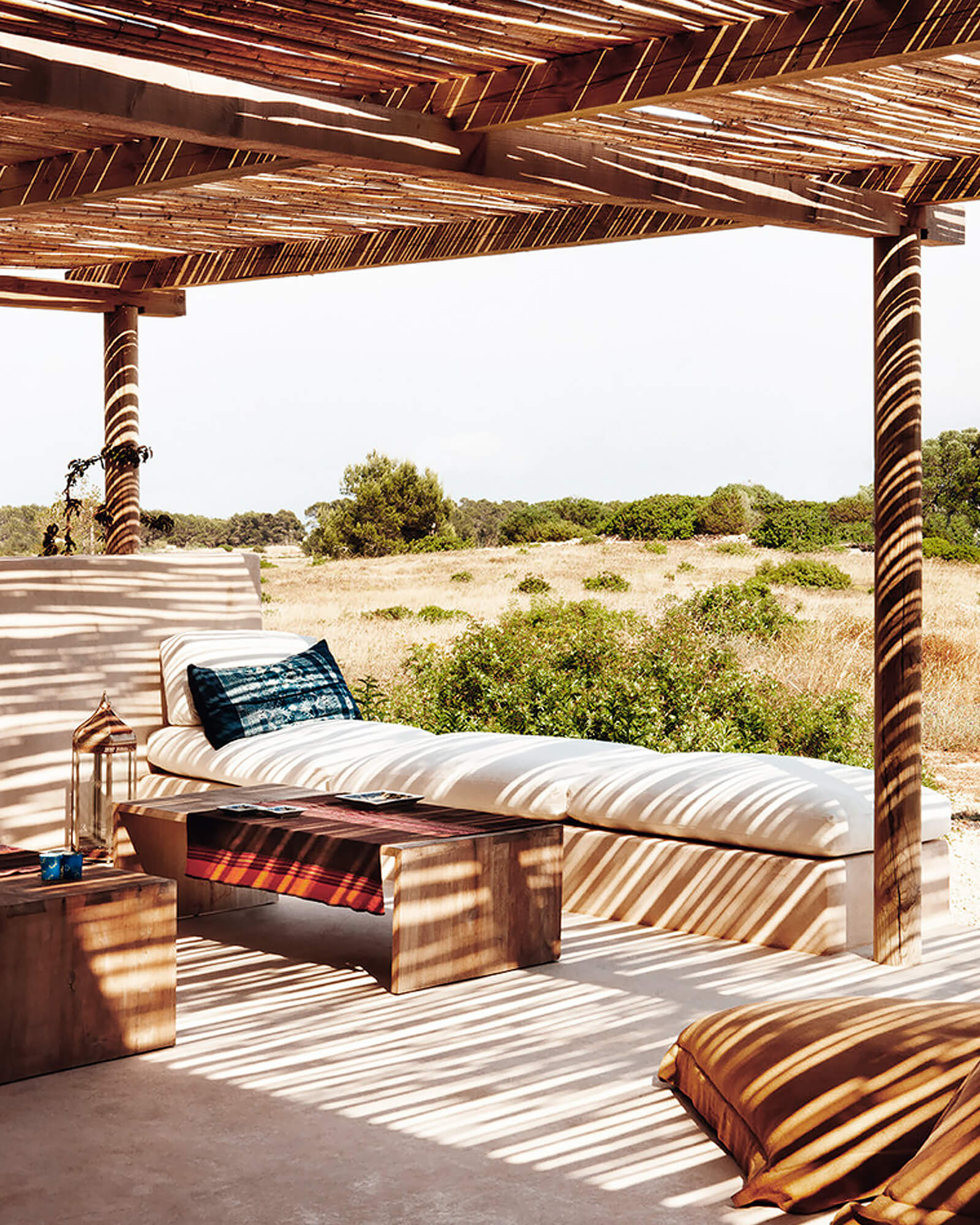terrasse avec pergola bois et canisses décoration ethnique chic terrasse avec pergola bois et canisses décoration ethnique chic