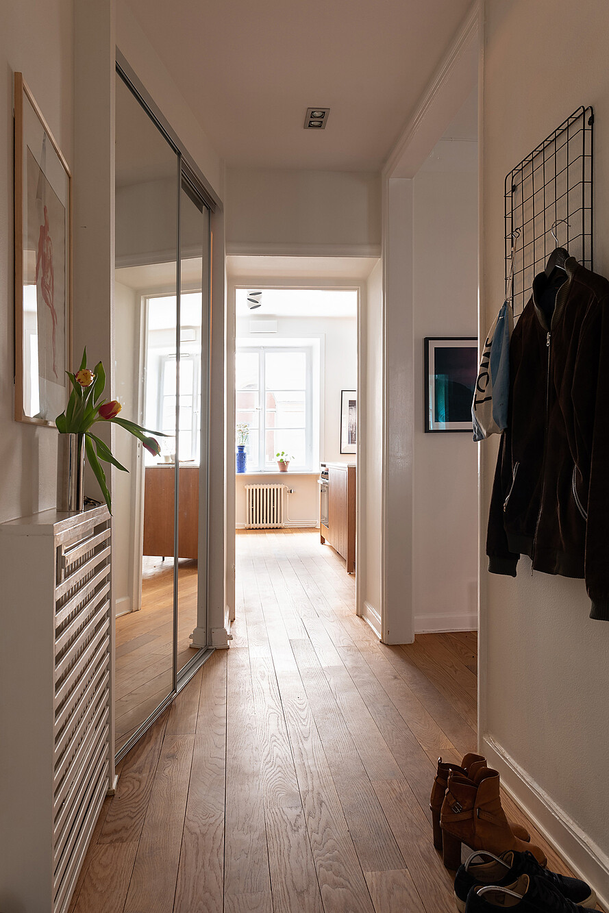 entrée avec placard miroir décoration contemporaine