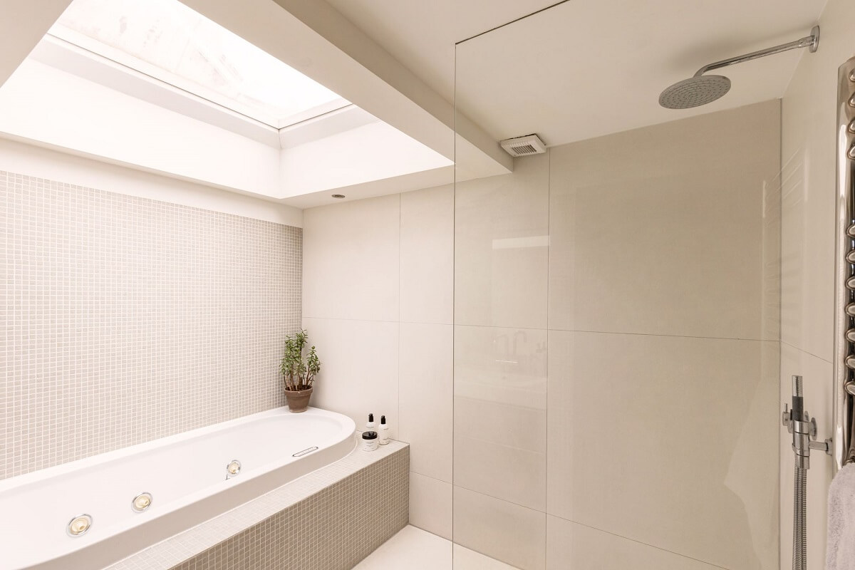 salle de bain avec puit de lumière salle de bain avec puit de lumière