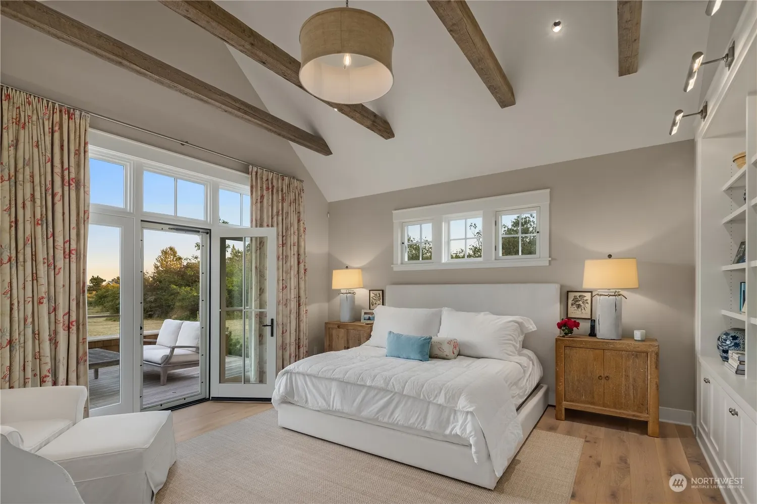 chambre avec poutre maison en bois et pierre contemporaine chambre avec poutre maison en bois et pierre contemporaine