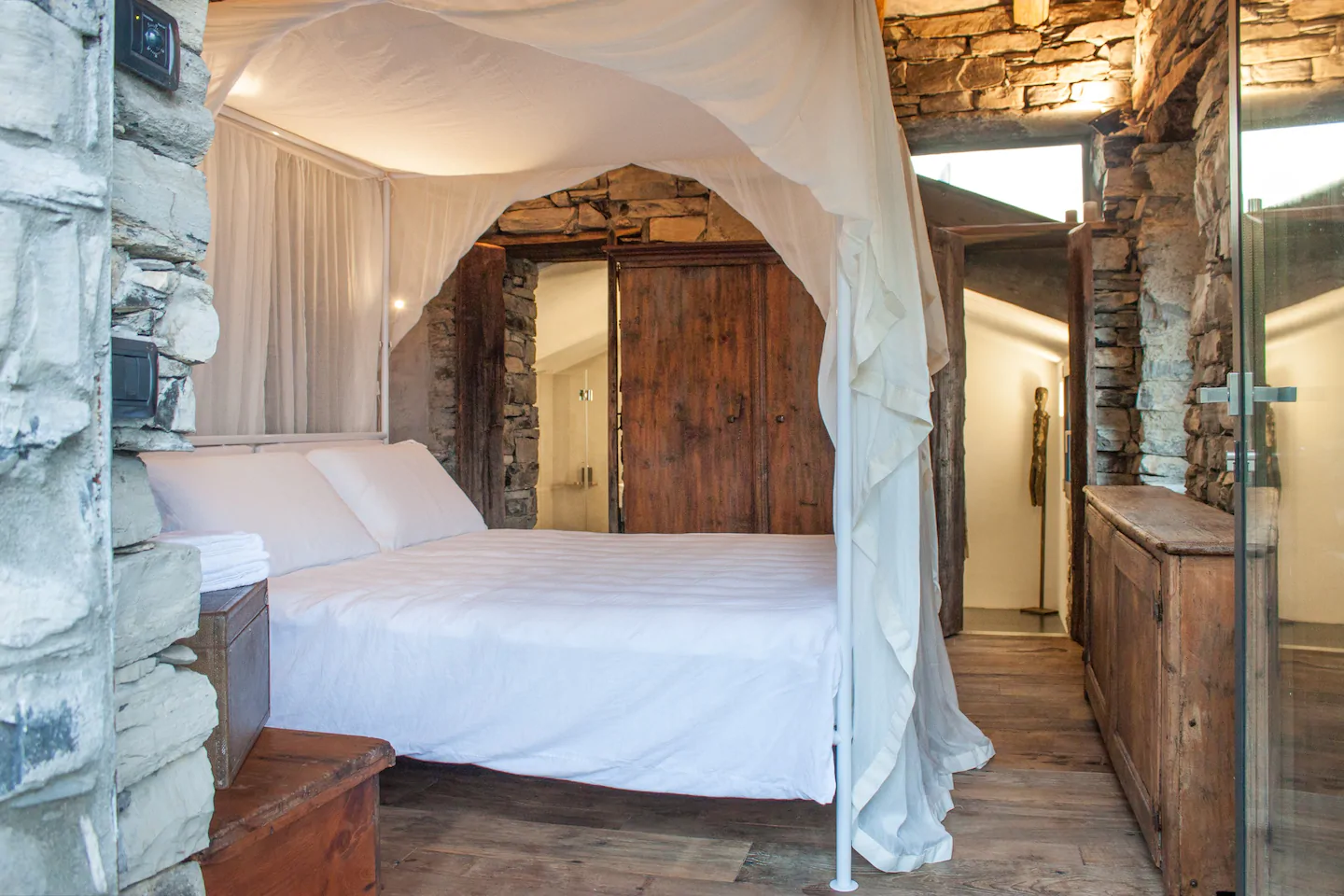 chambre avec poutres décoration contemporaine