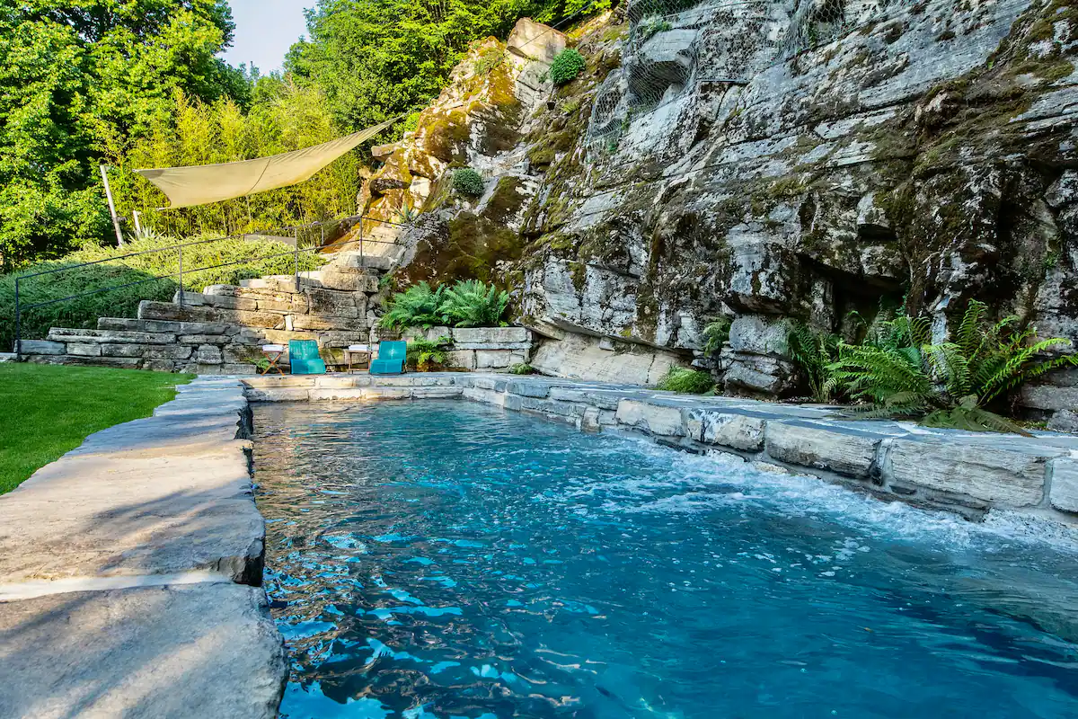 piscine en pierres maison sur le lac de Côme