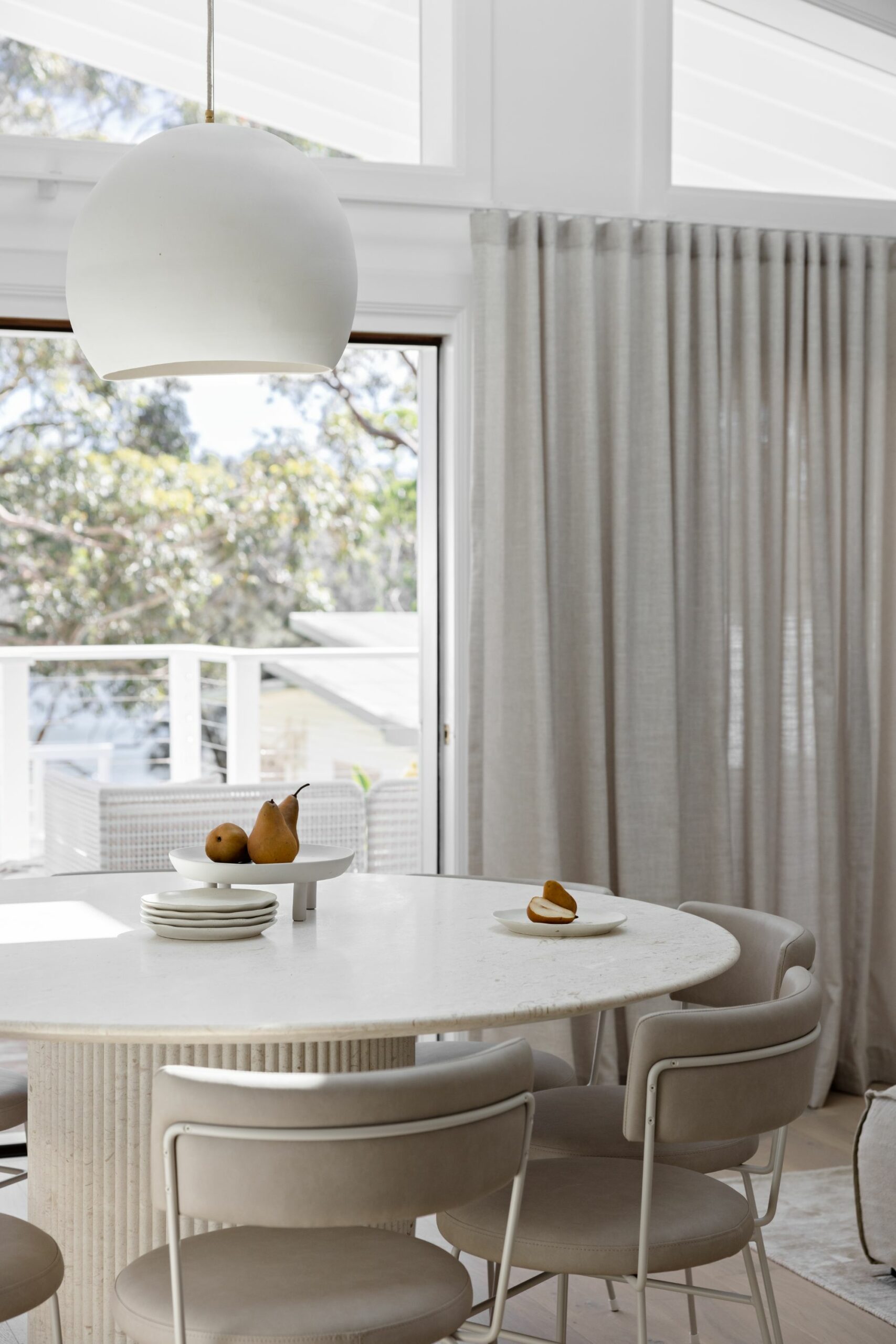 salle à manger beige et blanche décoration design salle à manger beige et blanche décoration design
