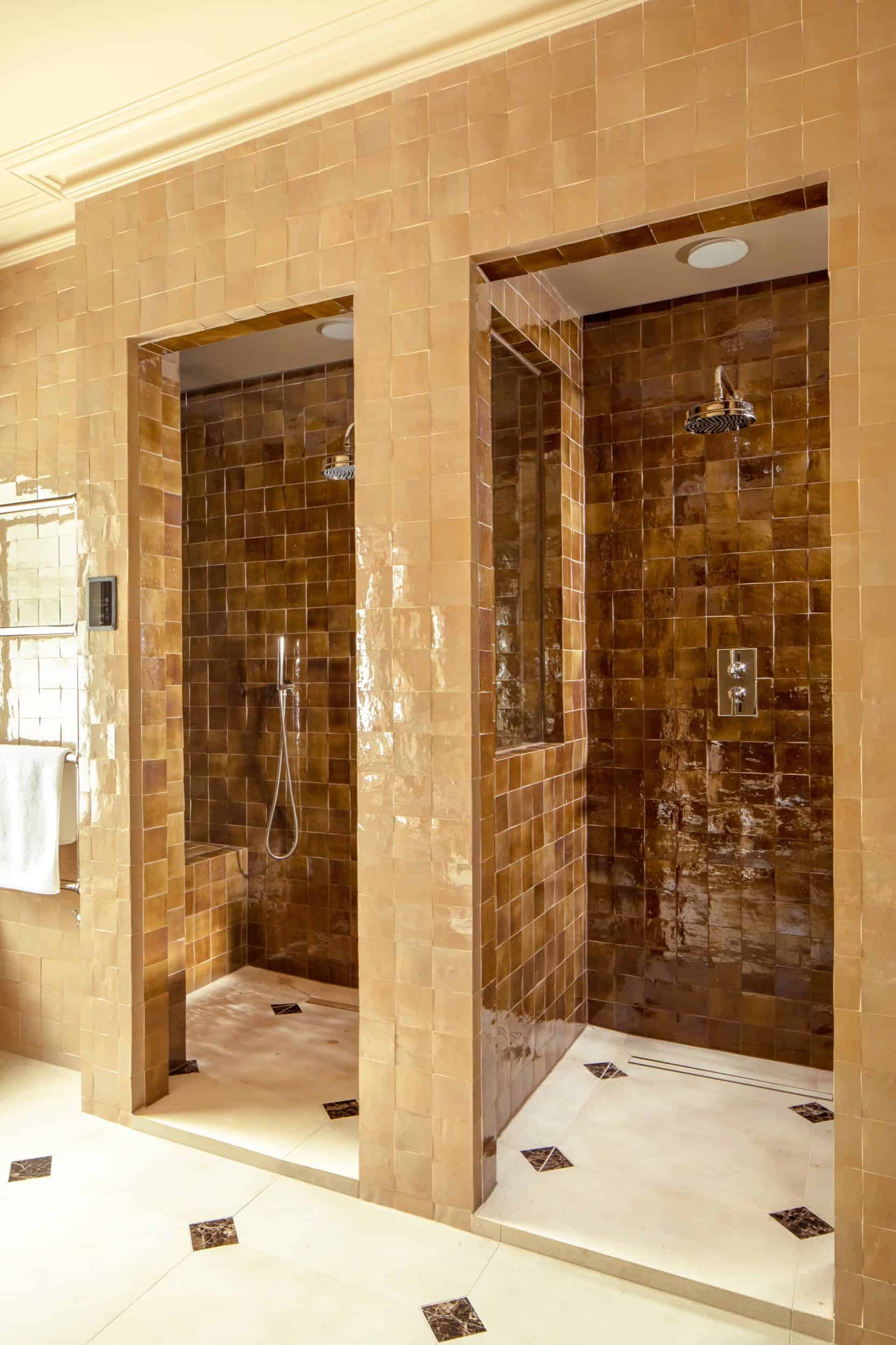 salle de bain avec deux douches salle de bain avec deux douches
