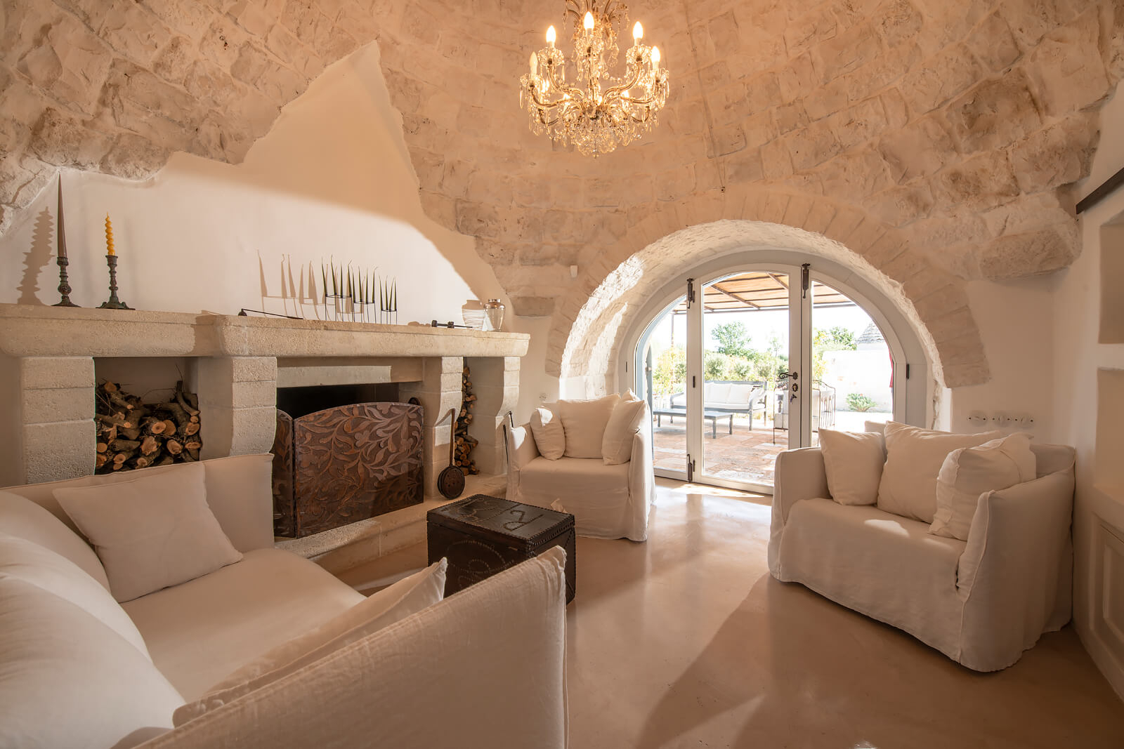 salon voûté maison Pouilles trullo Tenuta Morgana