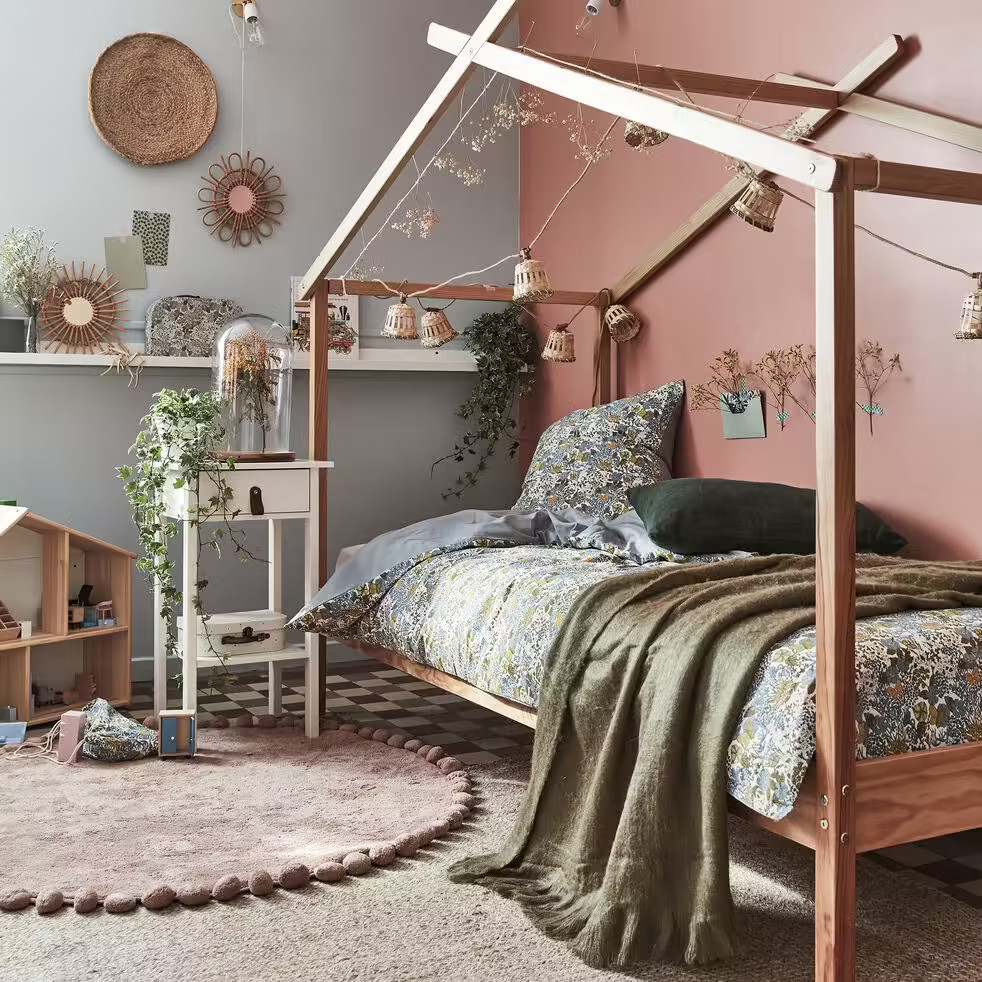 chambre lit cabane mur terracotta