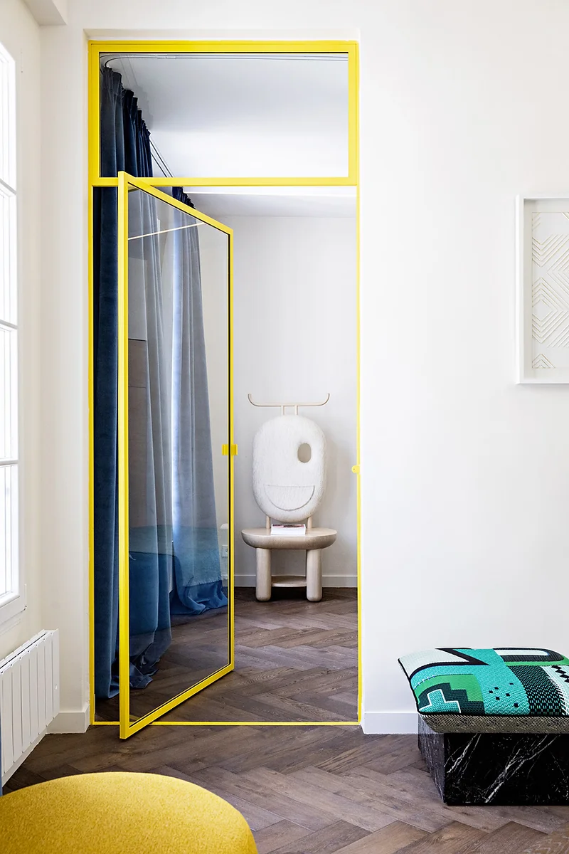 chambre avec porte vitrée
