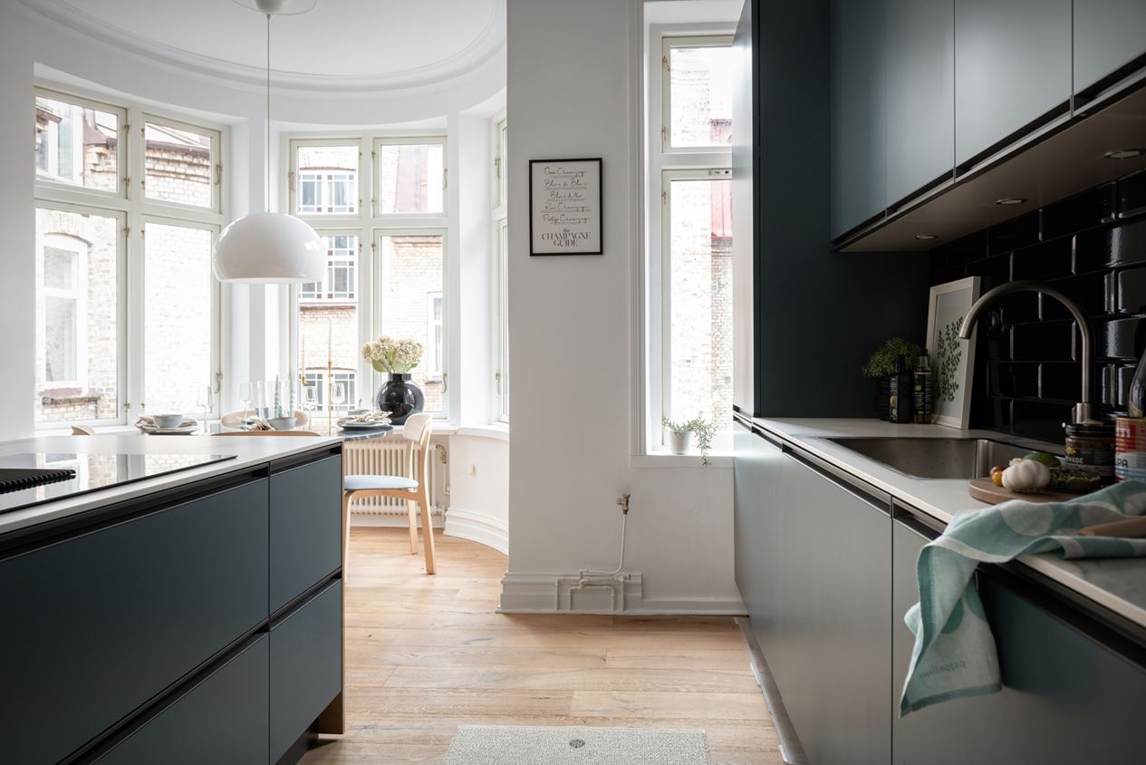 cuisine ouverte bleue avec îlot cuisine ouverte bleue avec îlot