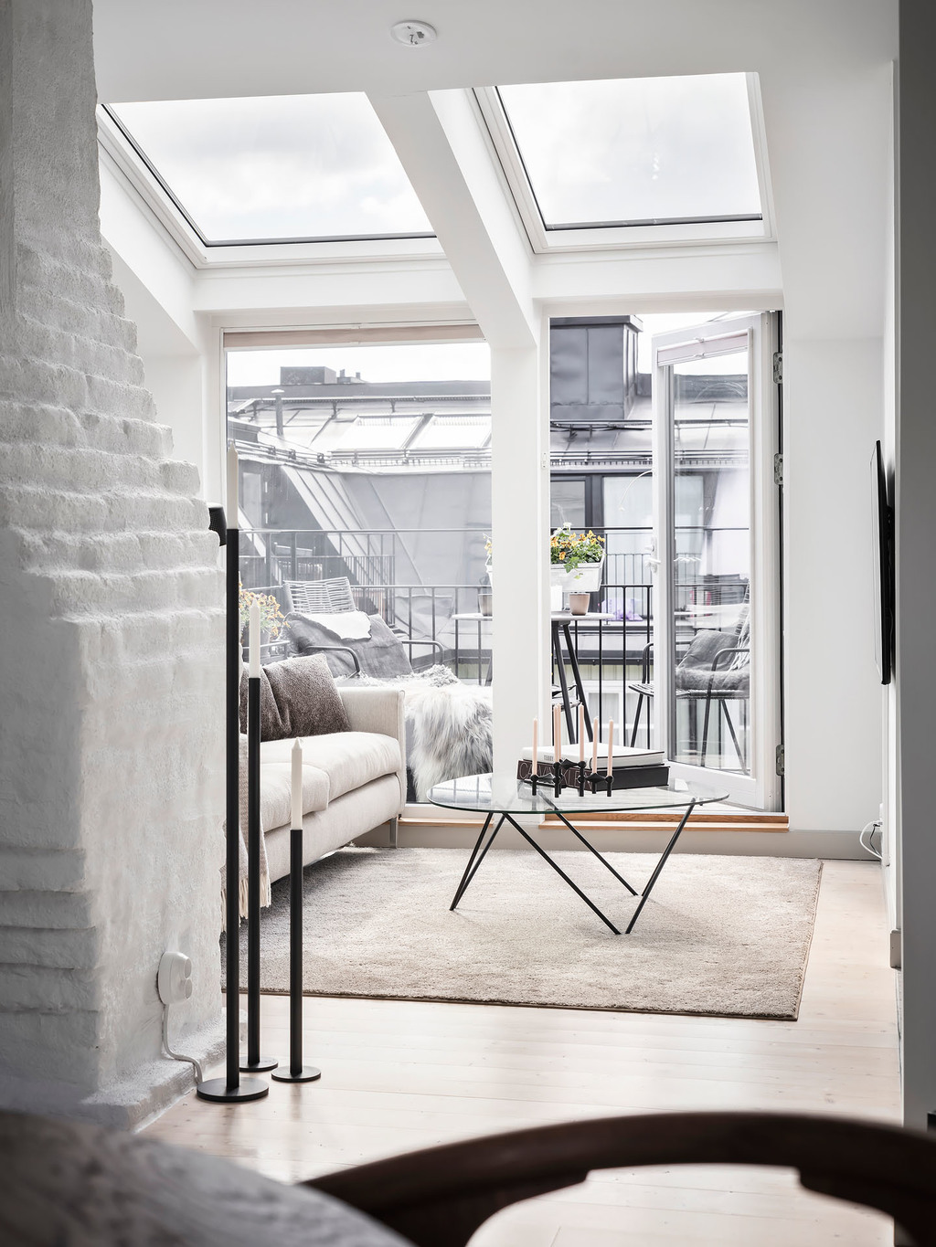salon avec fenêtres de toit appartement 34m2 salon avec fenêtres de toit appartement 34m2