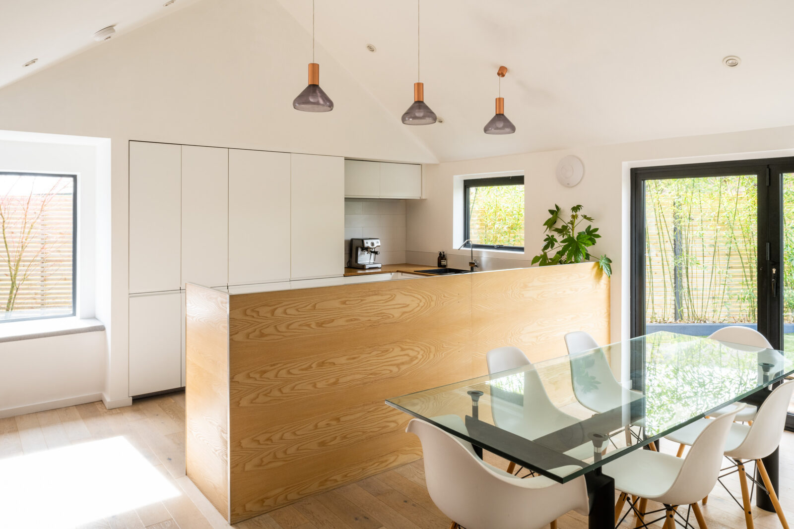 cuisine design blanche et bois
