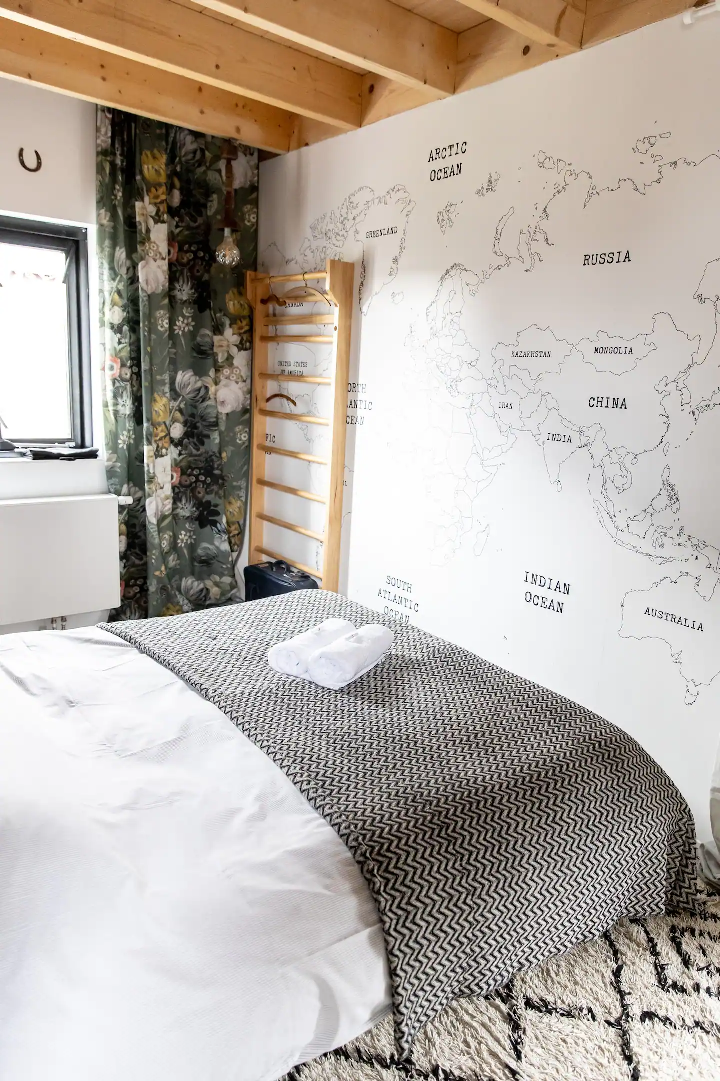 chambre avec papier-peint chambre avec papier-peint