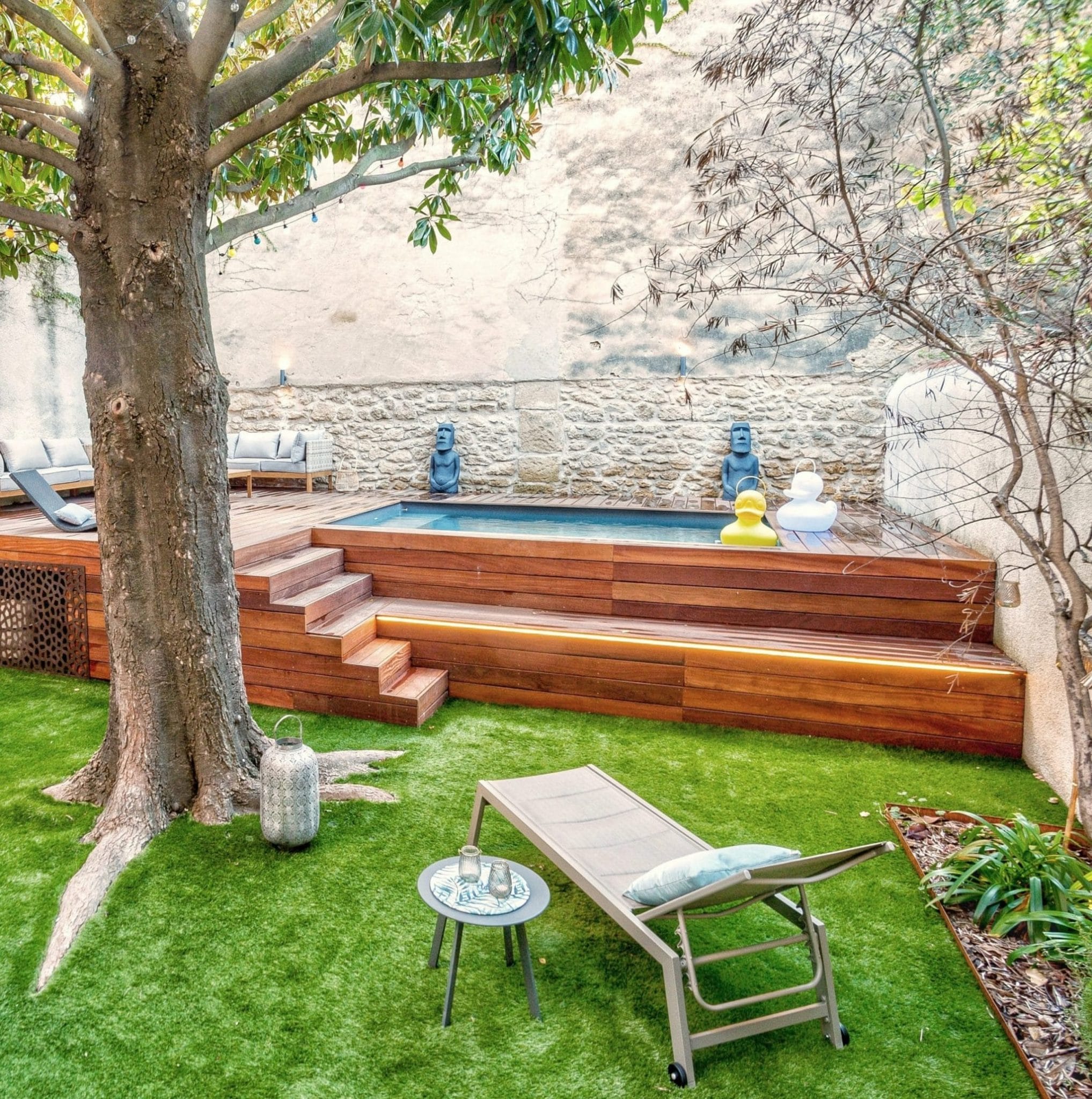 jardin de ville avec piscine et gazon synthétique jardin de ville avec piscine et gazon synthétique