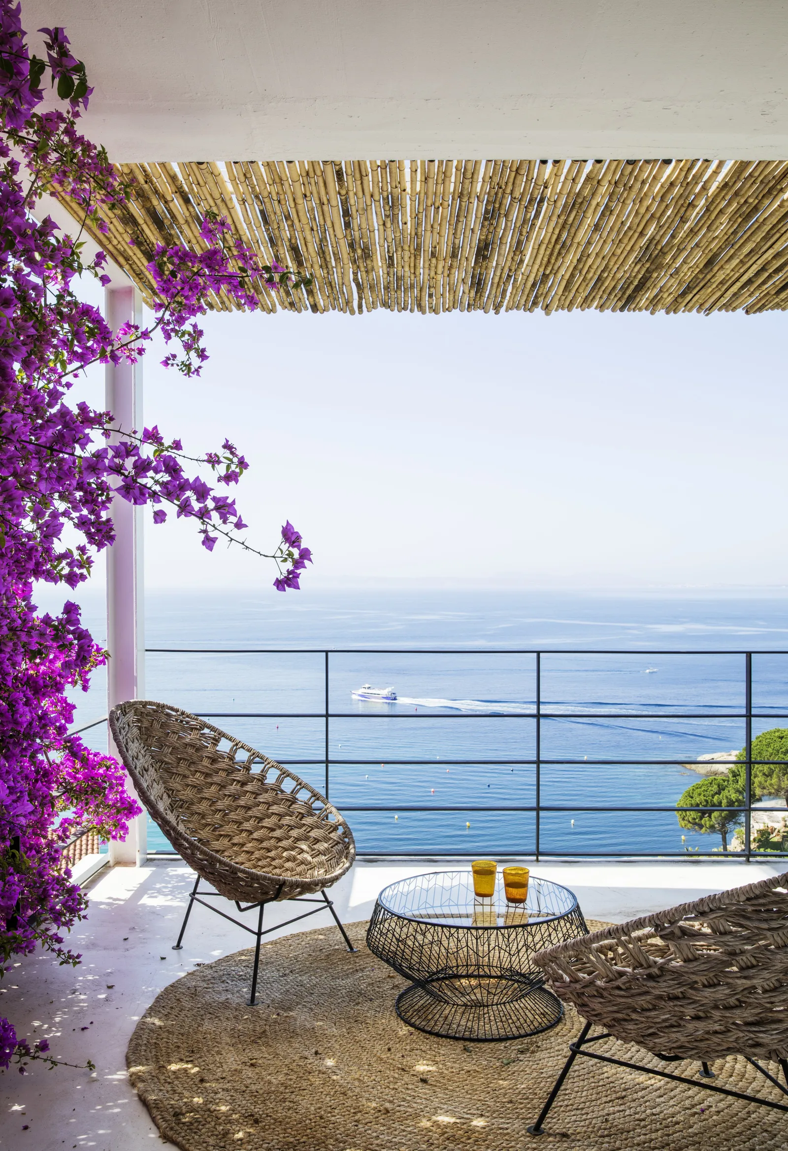 terrasse avec cannisses vue mer