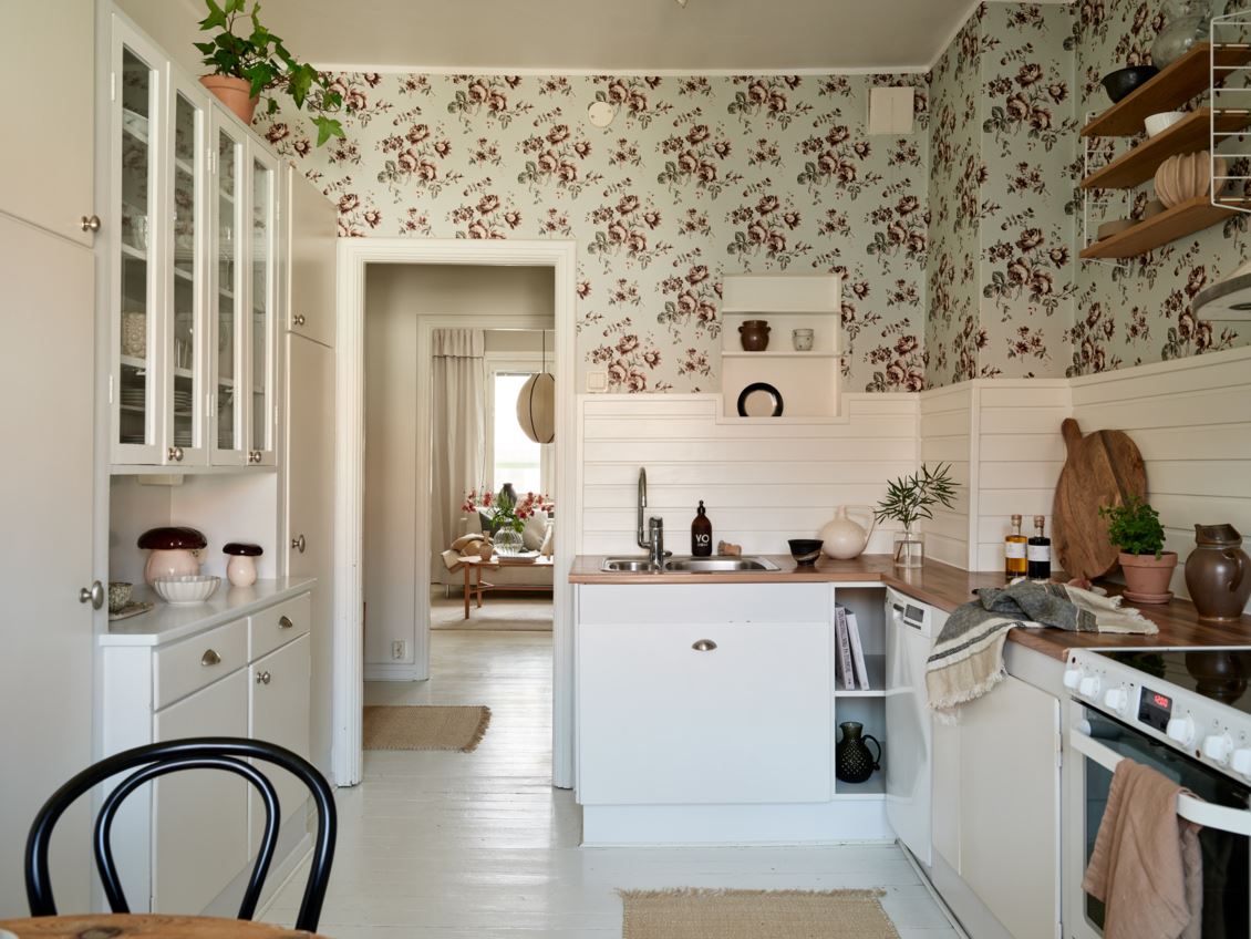 cuisine avec papier-peint fleuri