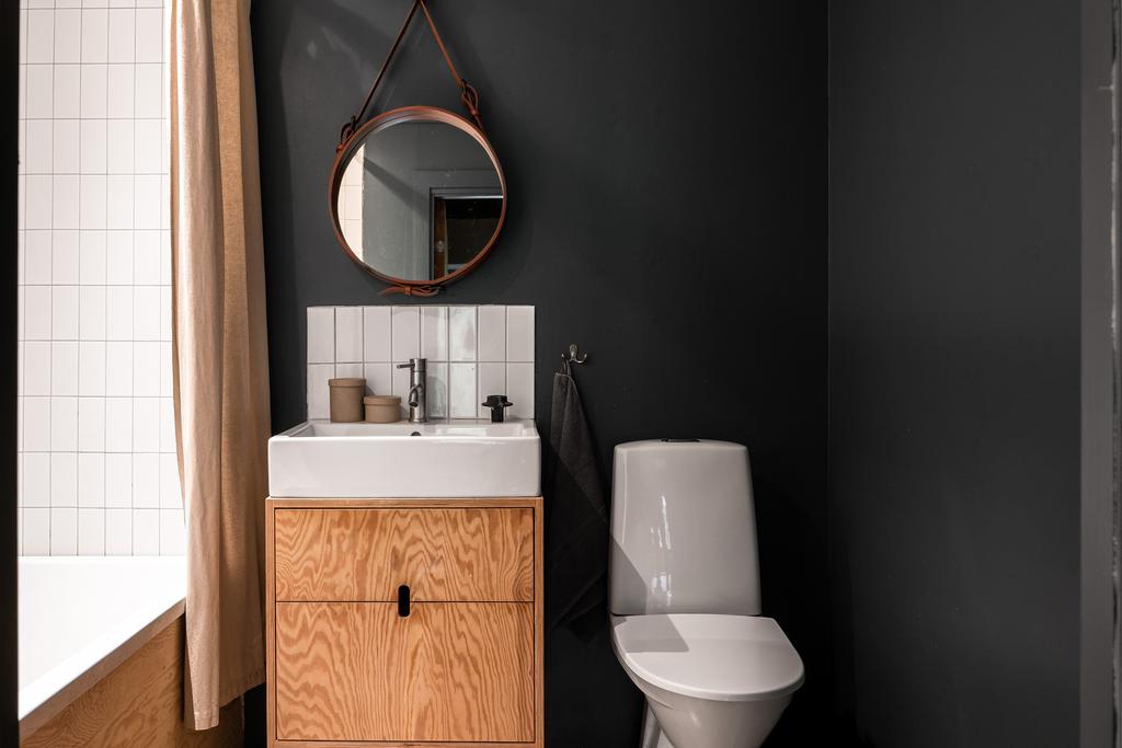 salle de bain noire et bois salle de bain noire et bois
