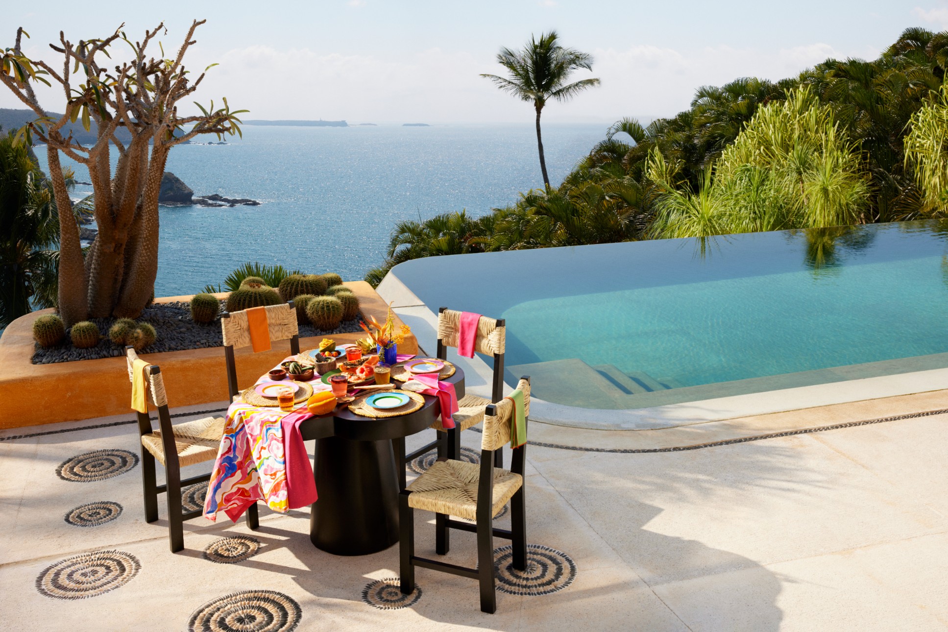 piscine sur terrasse vue mer H&M Home