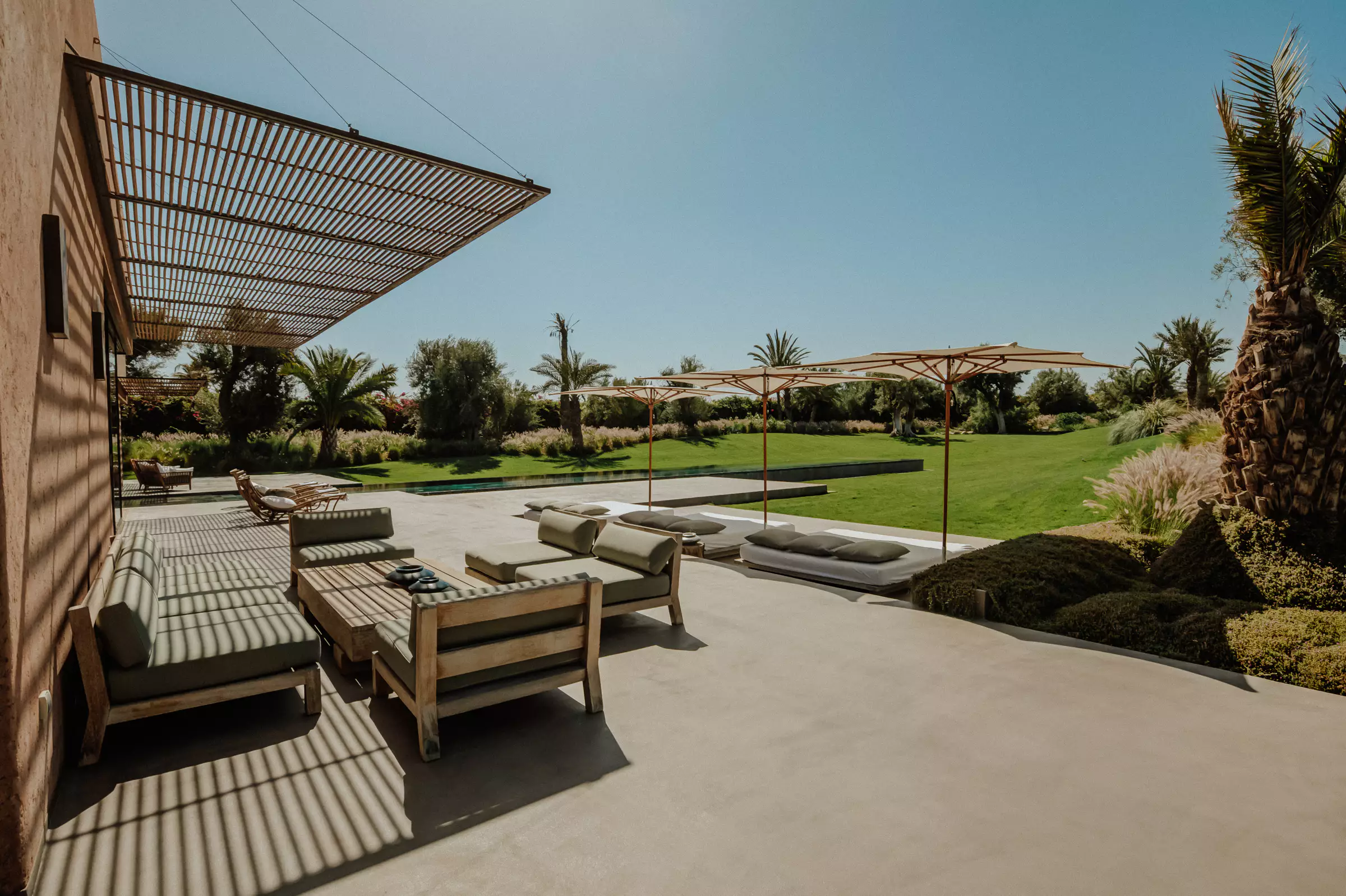 terrasse avec pergola et piscine décoration contemporaine terrasse avec pergola et piscine décoration contemporaine