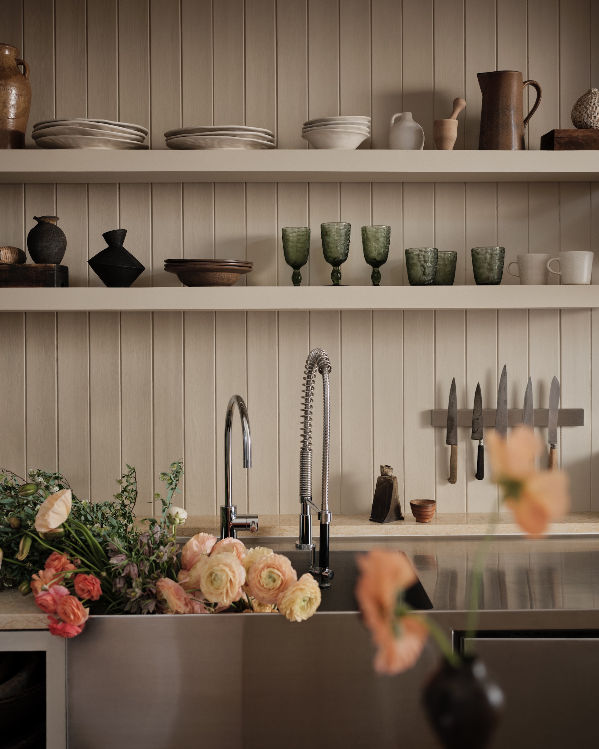 cuisine avec étagères ouvertes décoration naturelle cuisine avec étagères ouvertes décoration naturelle