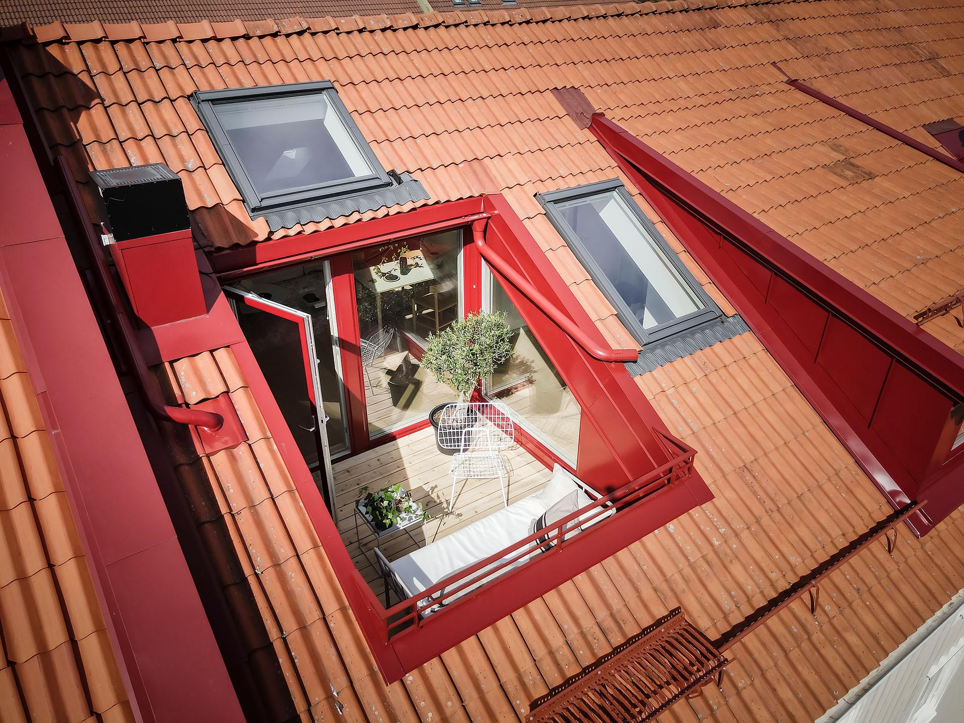 terrasse dans le toit tropézienne
