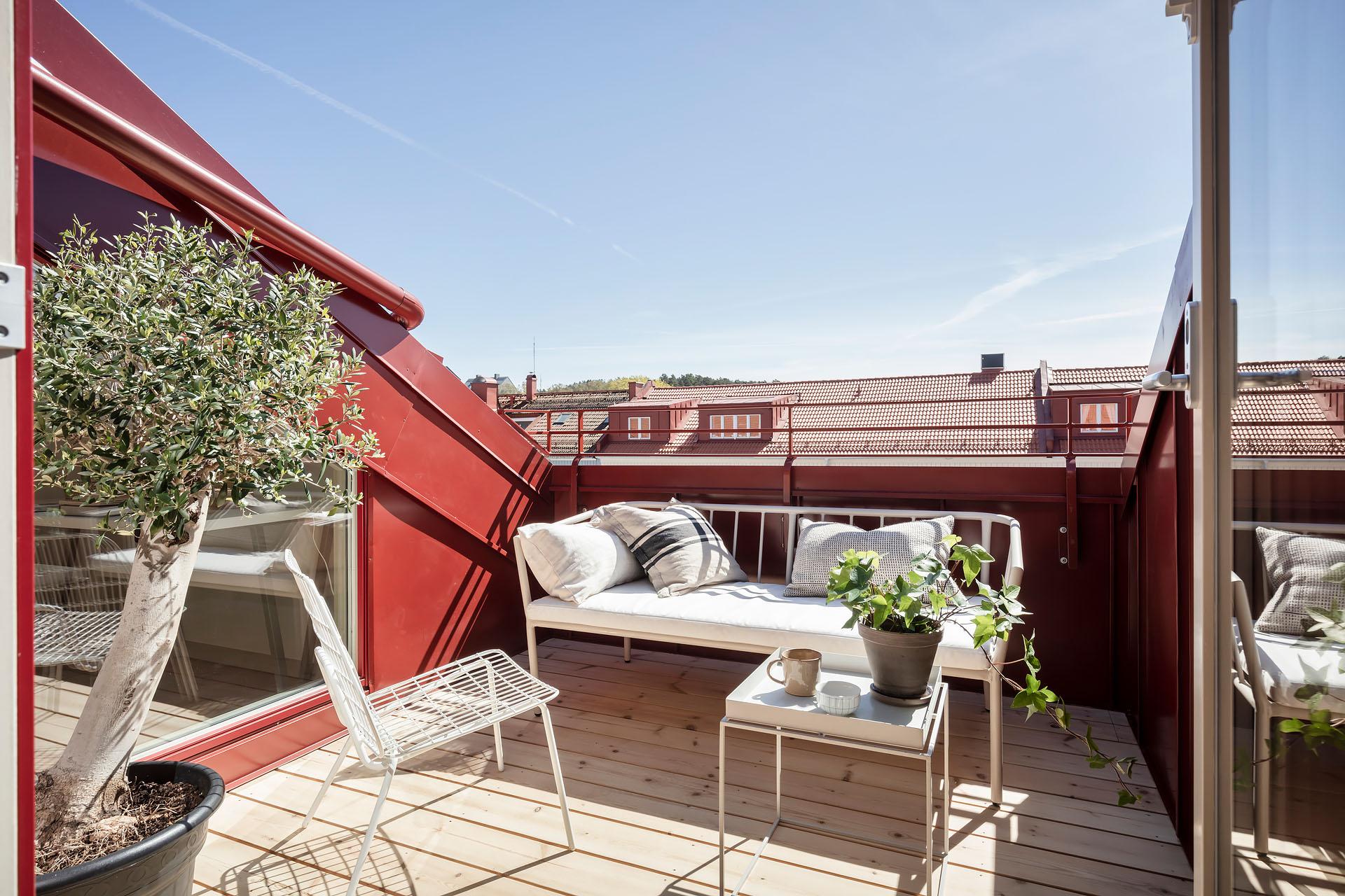 terrasse dans le toit tropézienne