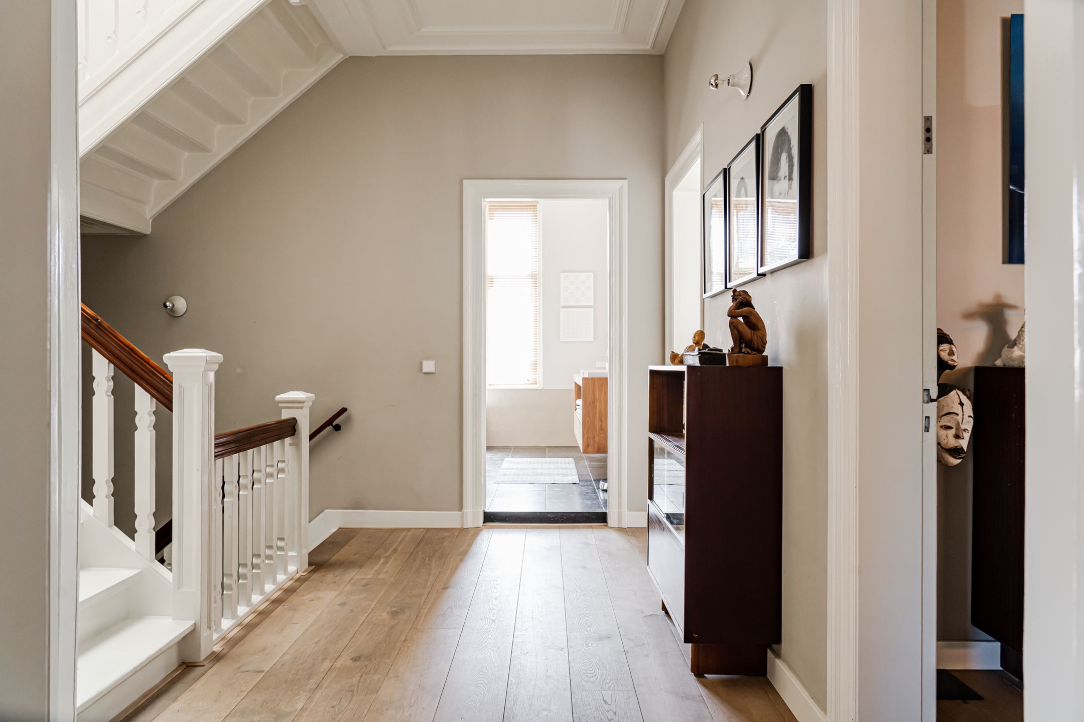 escalier bois laqué blanc