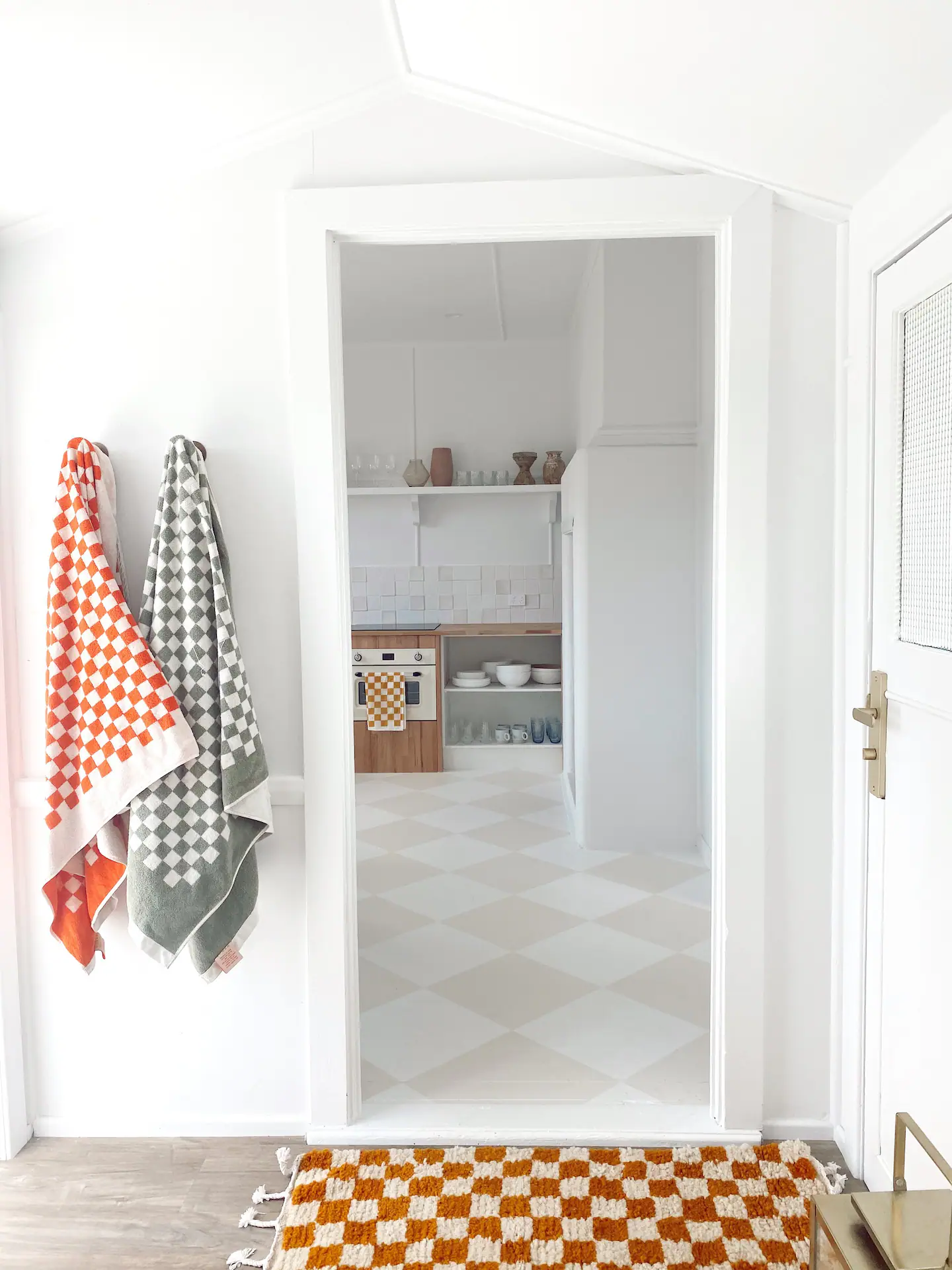 cuisine avec parquet peint à damier cuisine avec parquet peint à damier