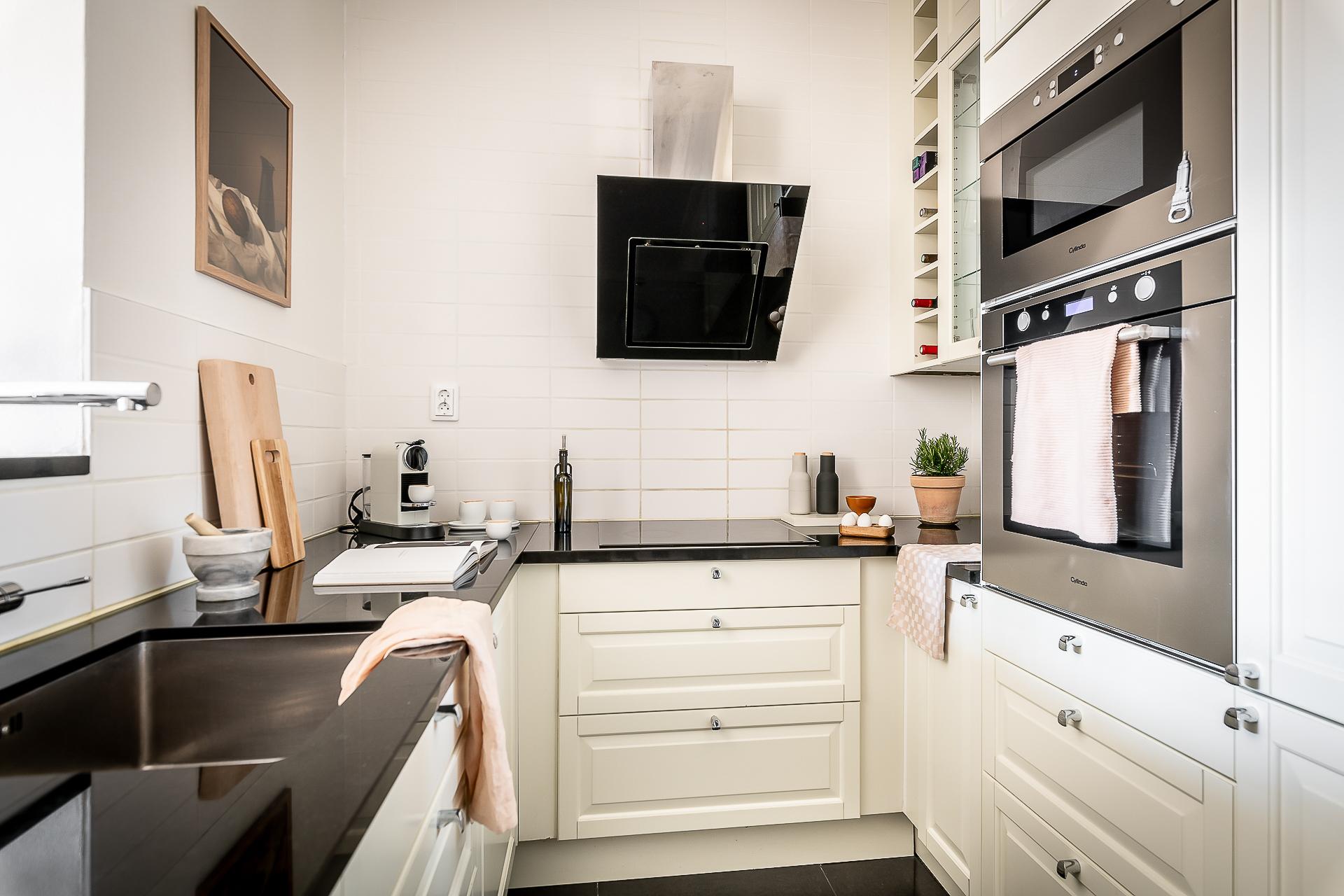 petite cuisine blanche en U petite cuisine blanche en U
