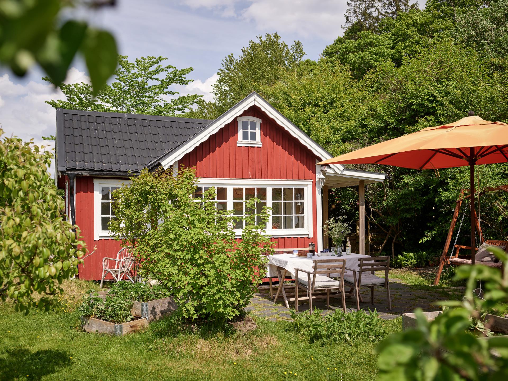 petite maison en bois rouge 19m2 et jardin petite maison en bois rouge 19m2 et jardin