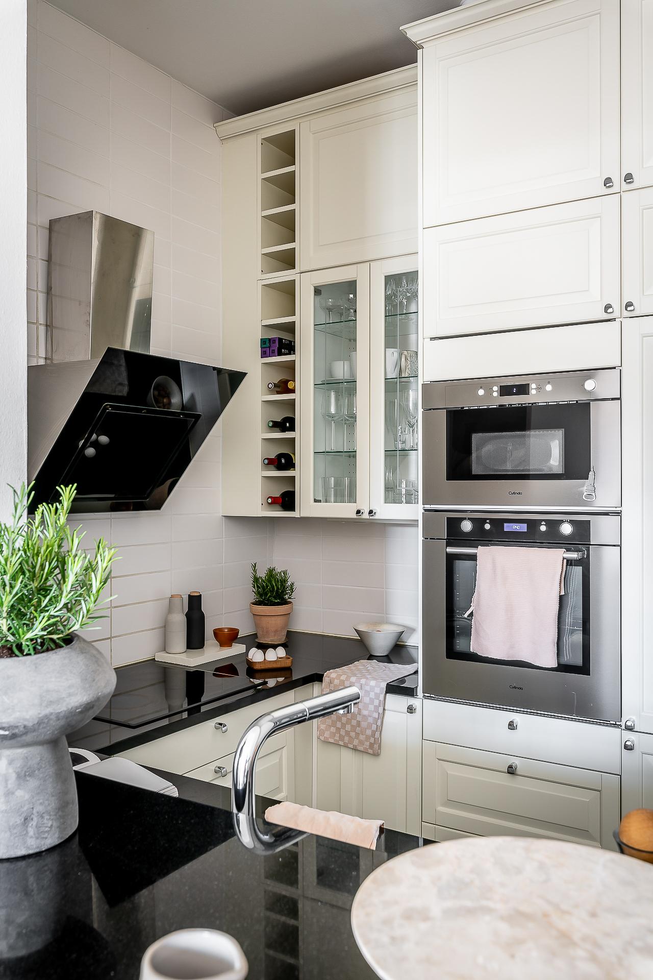 petite cuisine blanche en U petite cuisine blanche en U