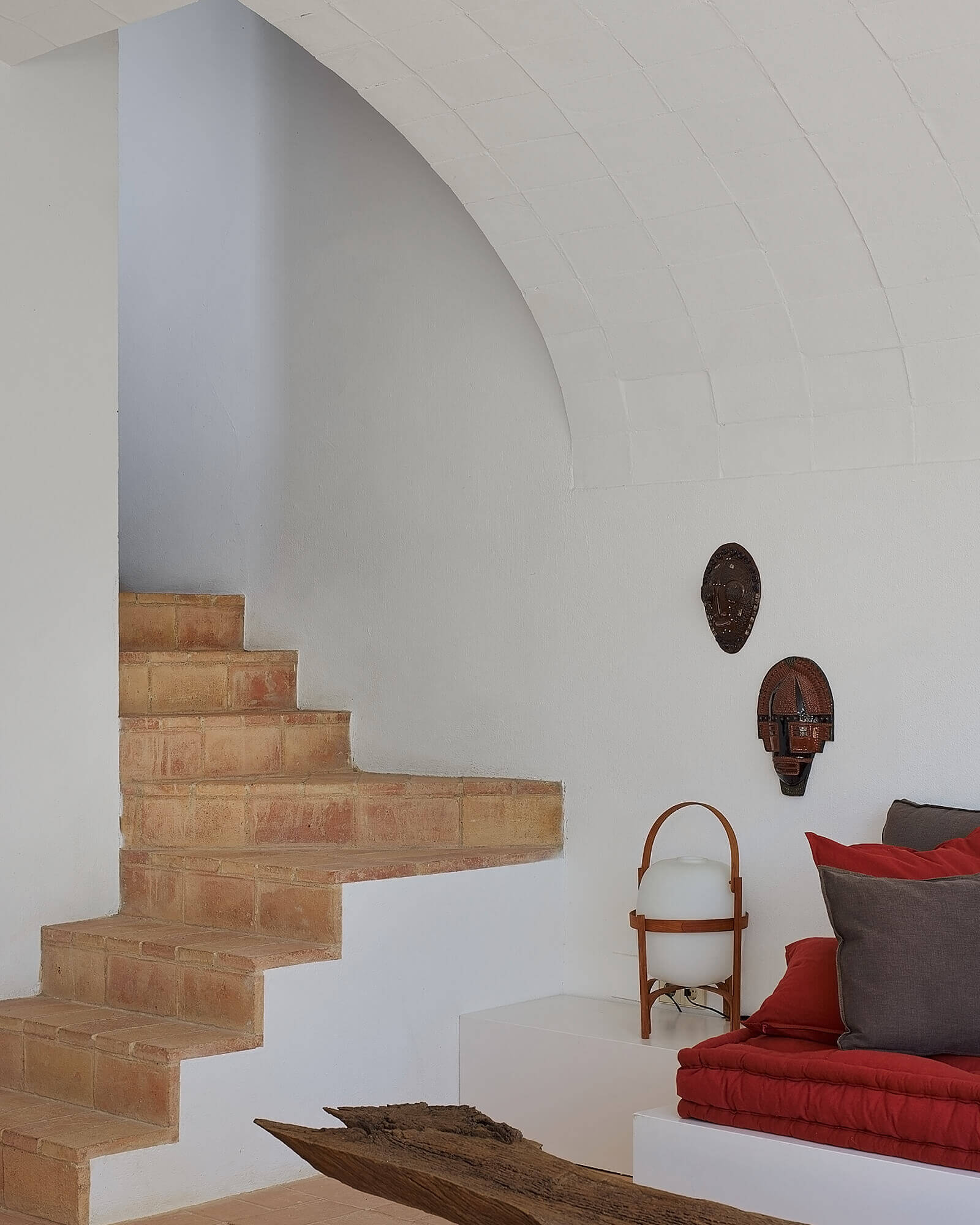 escalier avec carreaux de terre cuite
