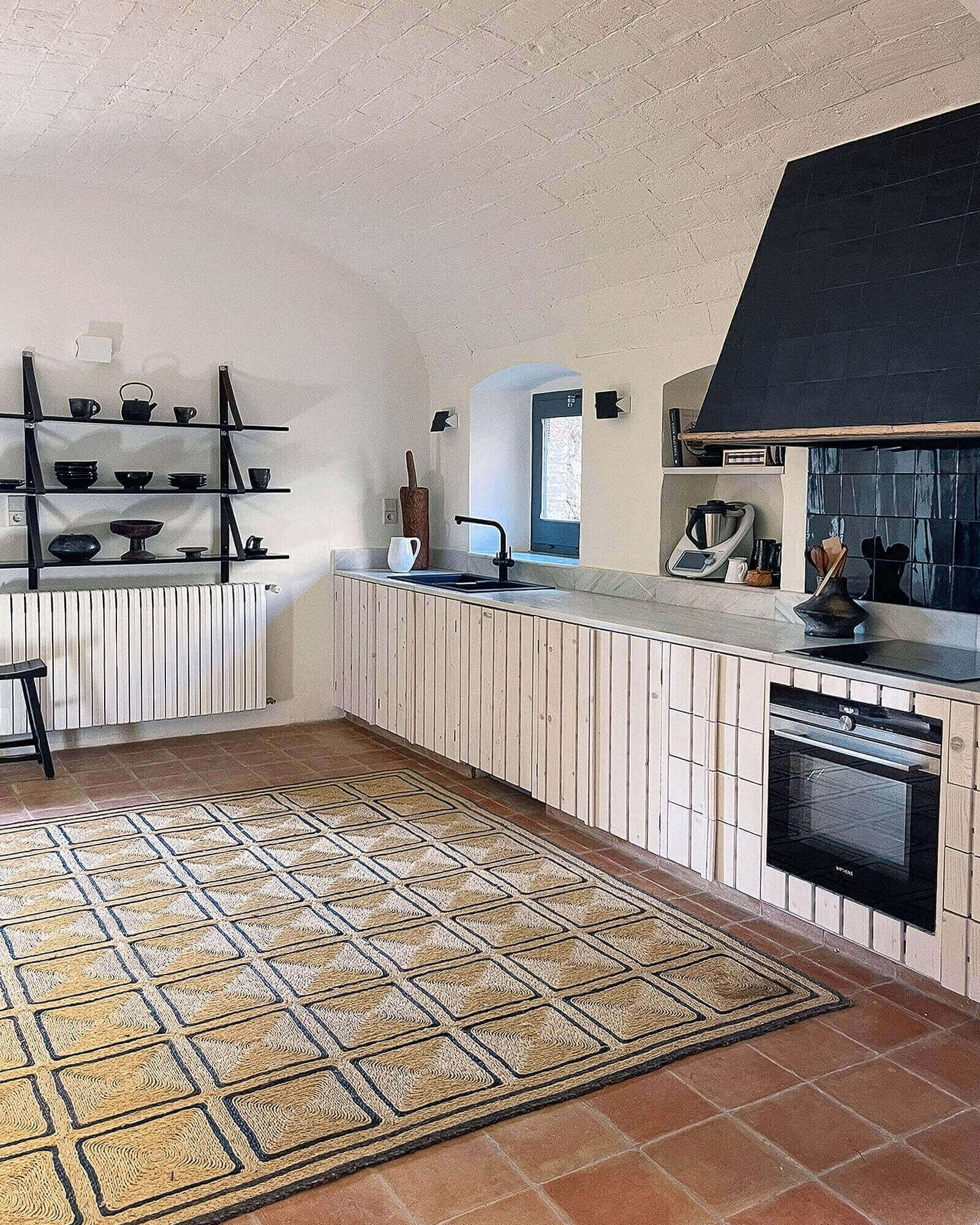 cuisine blanche maison en pierres