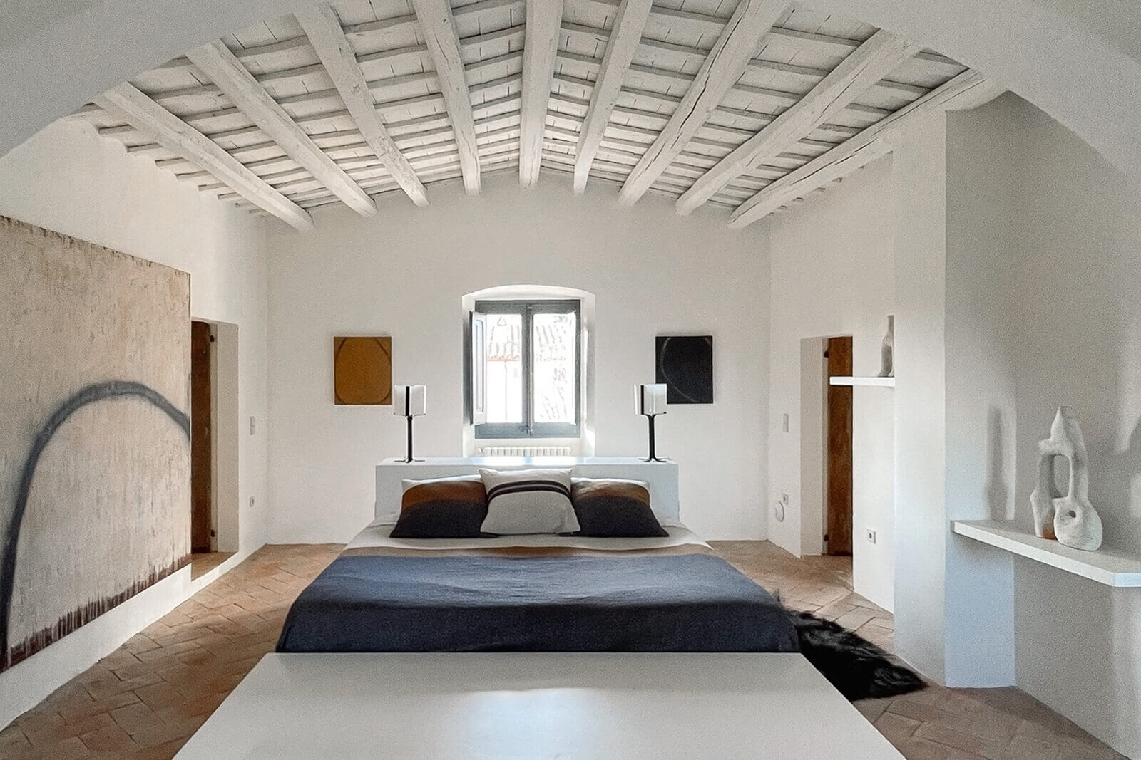 chambre avec arche et poutres