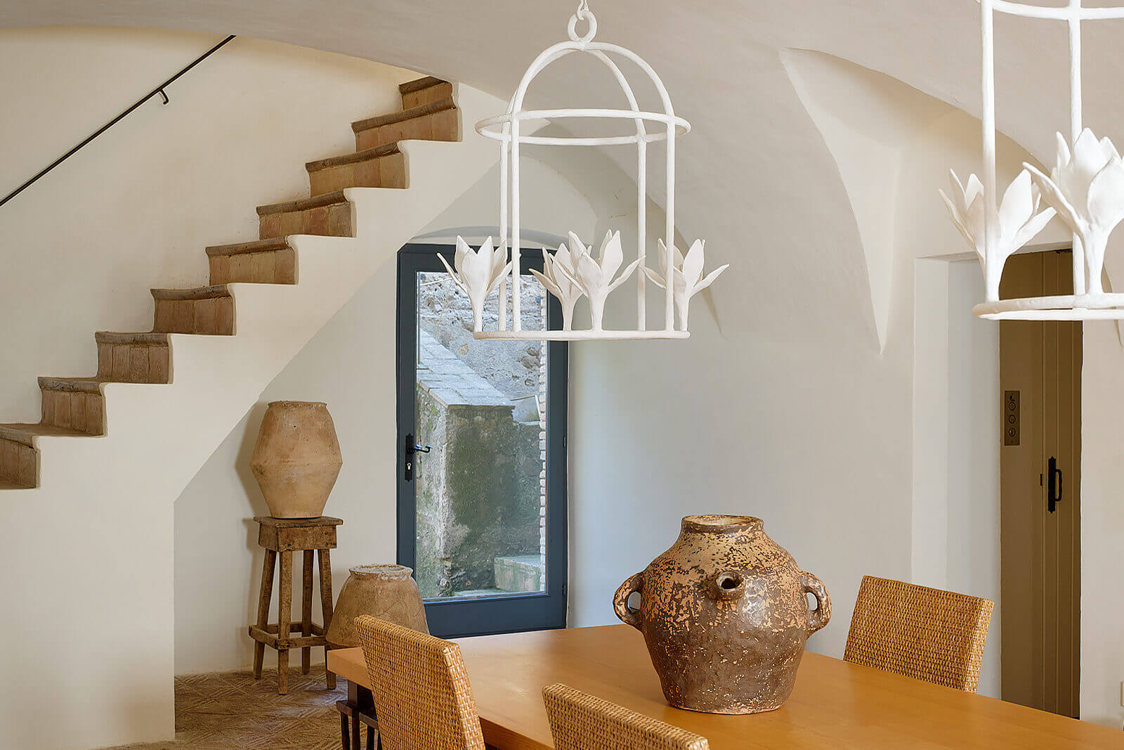 salle à manger avec escalier