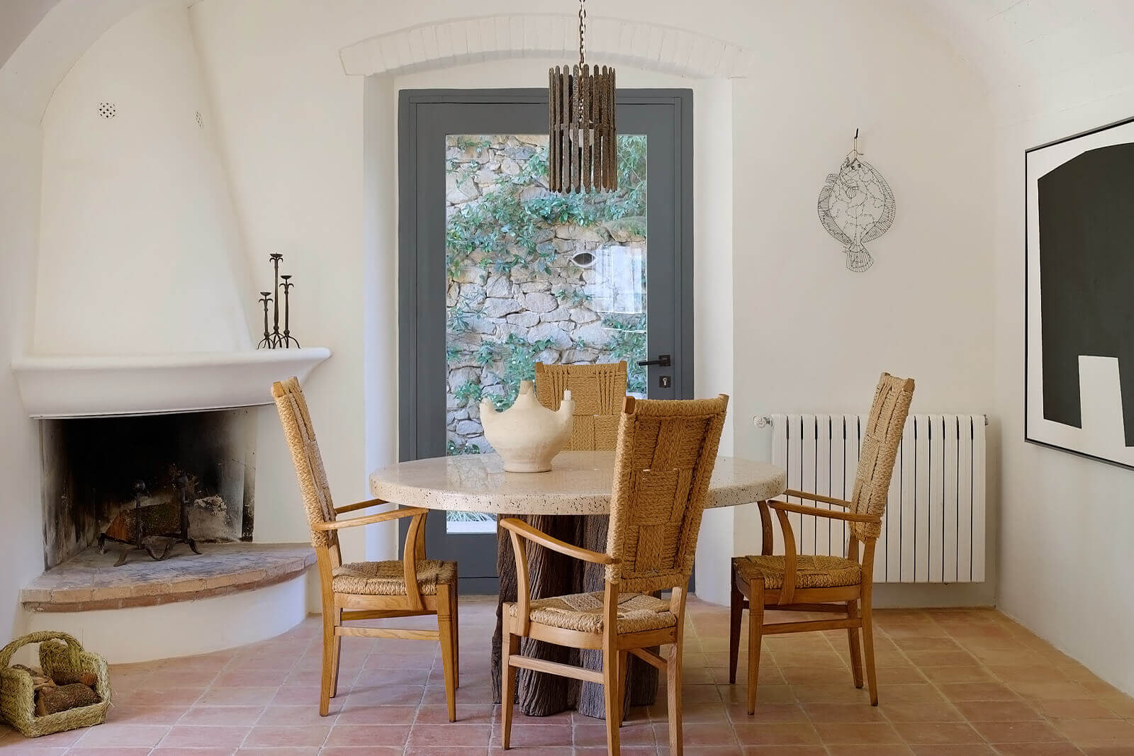 salle à manger maison en pierres