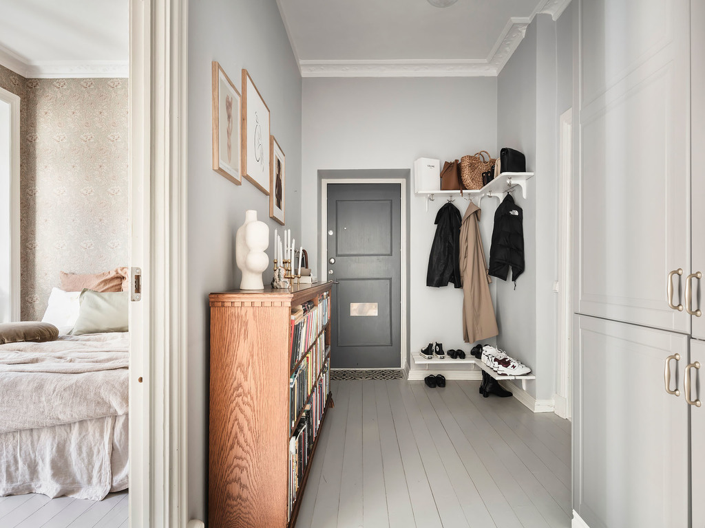 entrée avec parquet gris entrée avec parquet gris