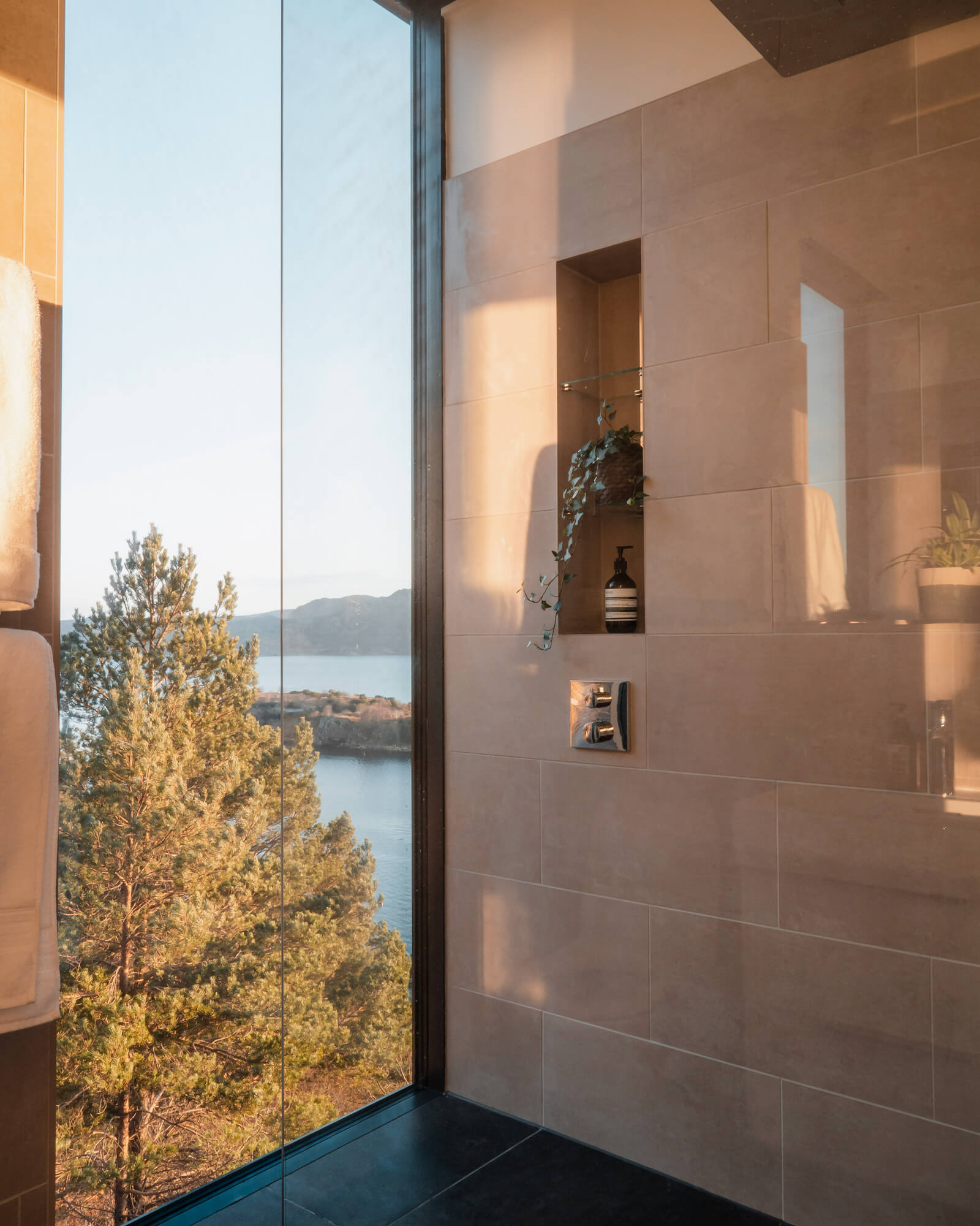 salle de bain avec baie vitrée maison contemporaine salle de bain avec baie vitrée maison contemporaine