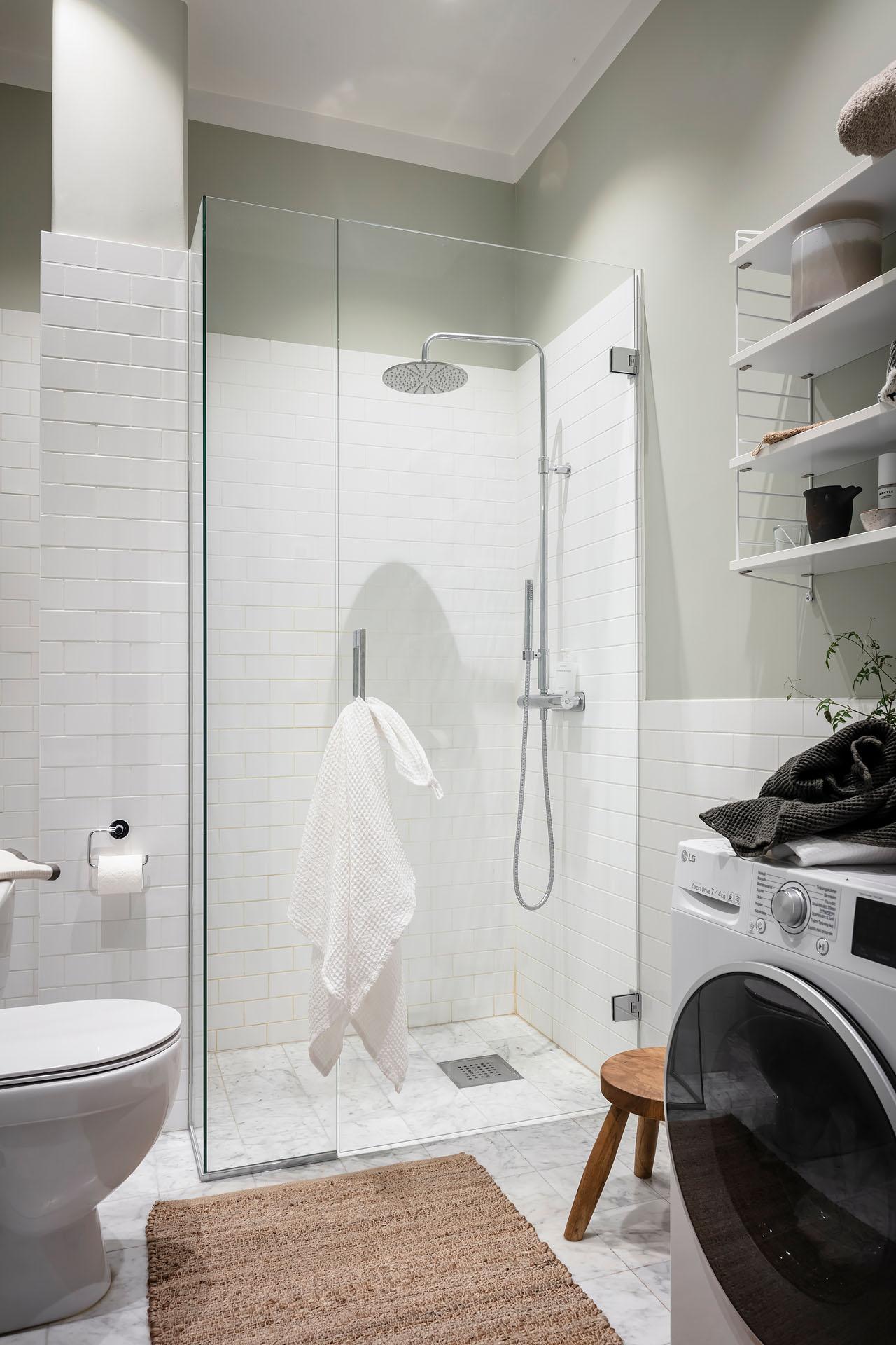 salle de bain blanche