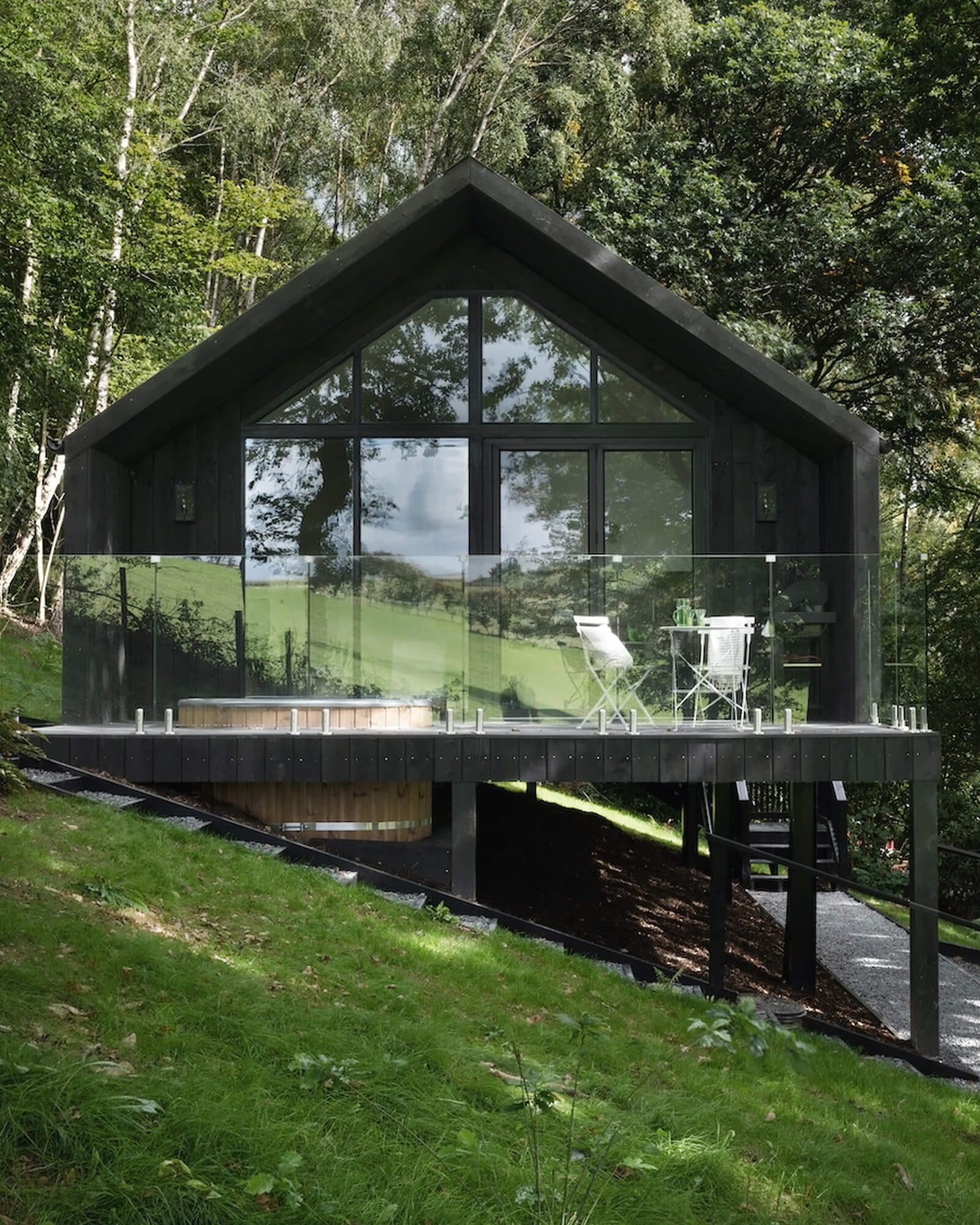 maison en bois noir avec spa maison en bois noir avec spa