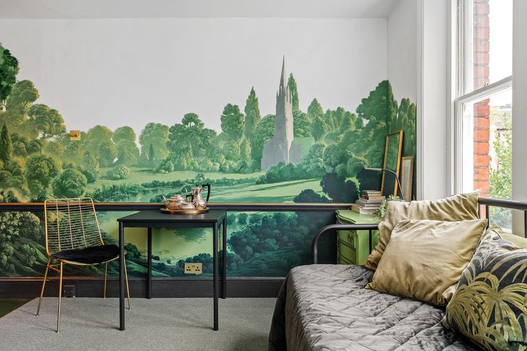 studio 16m2 avec fresque décoration verte