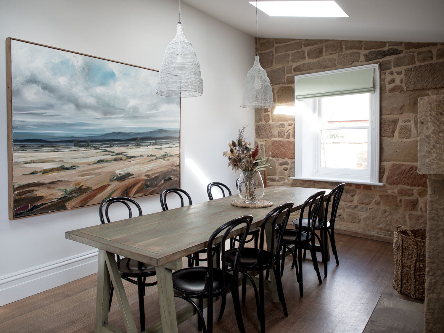 salle à manger maison en pierres