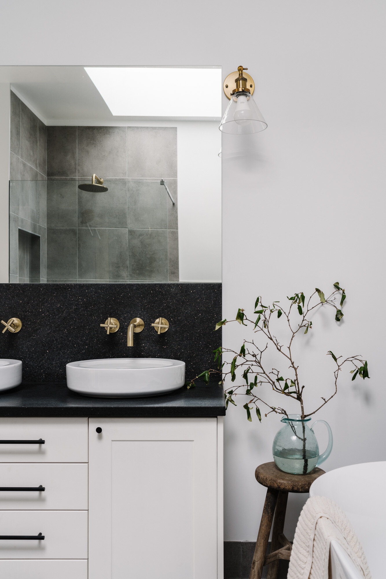 salle de bain blanche et noire