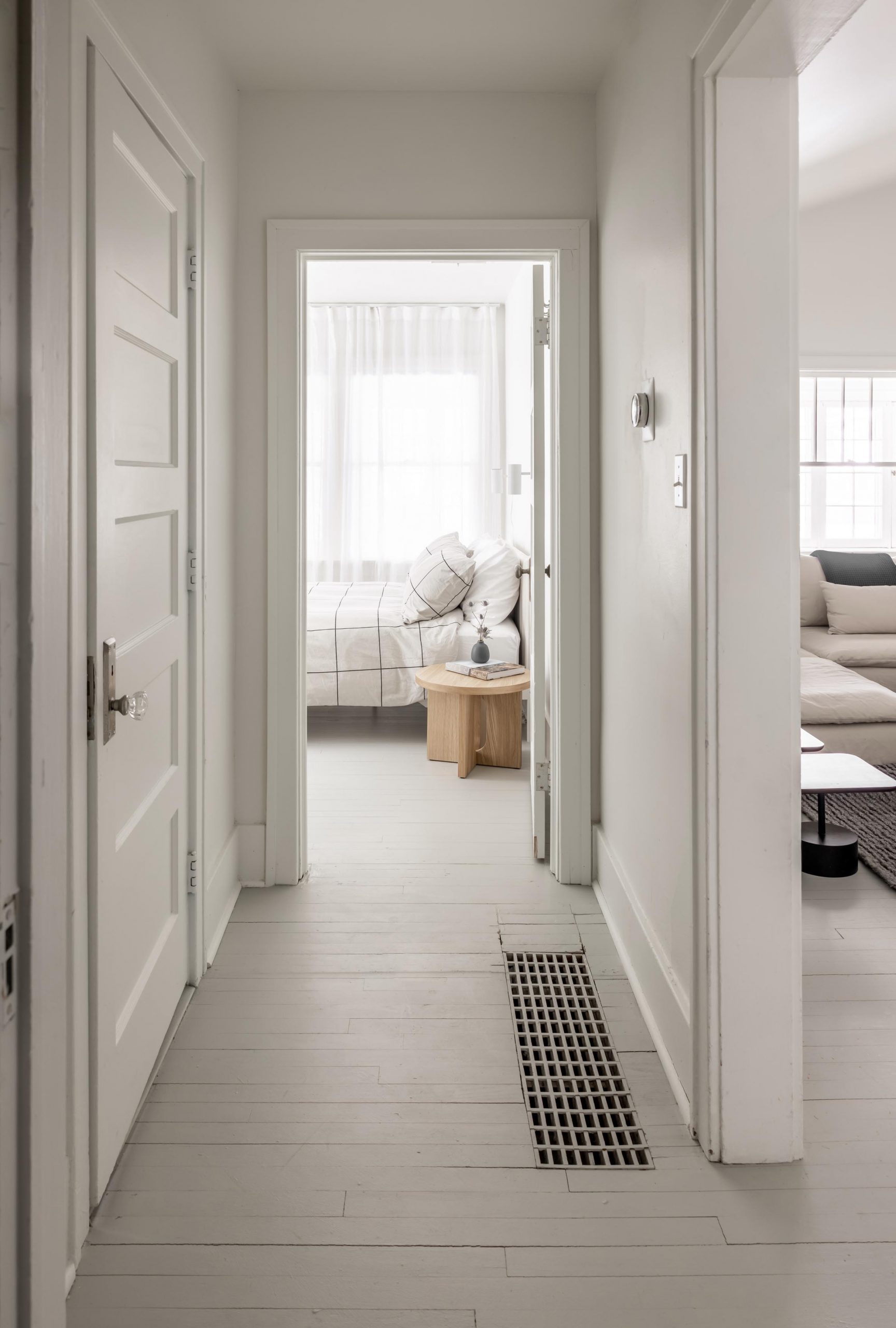 chambre et couloir décoration blanche