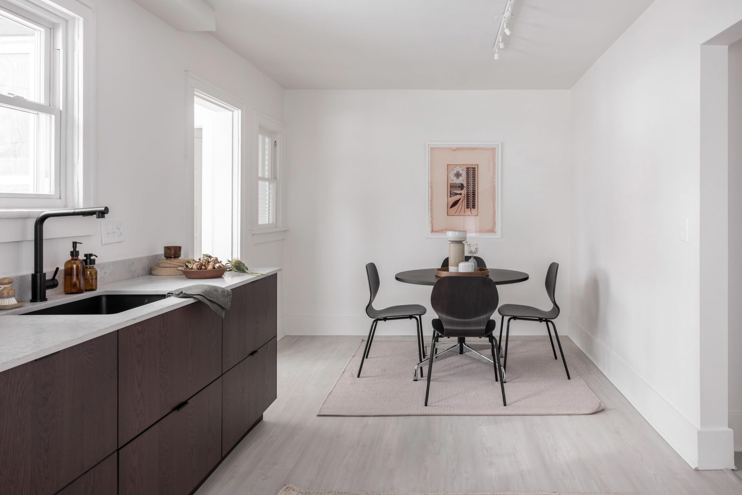 cuisine avec coin repas décoration minimaliste
