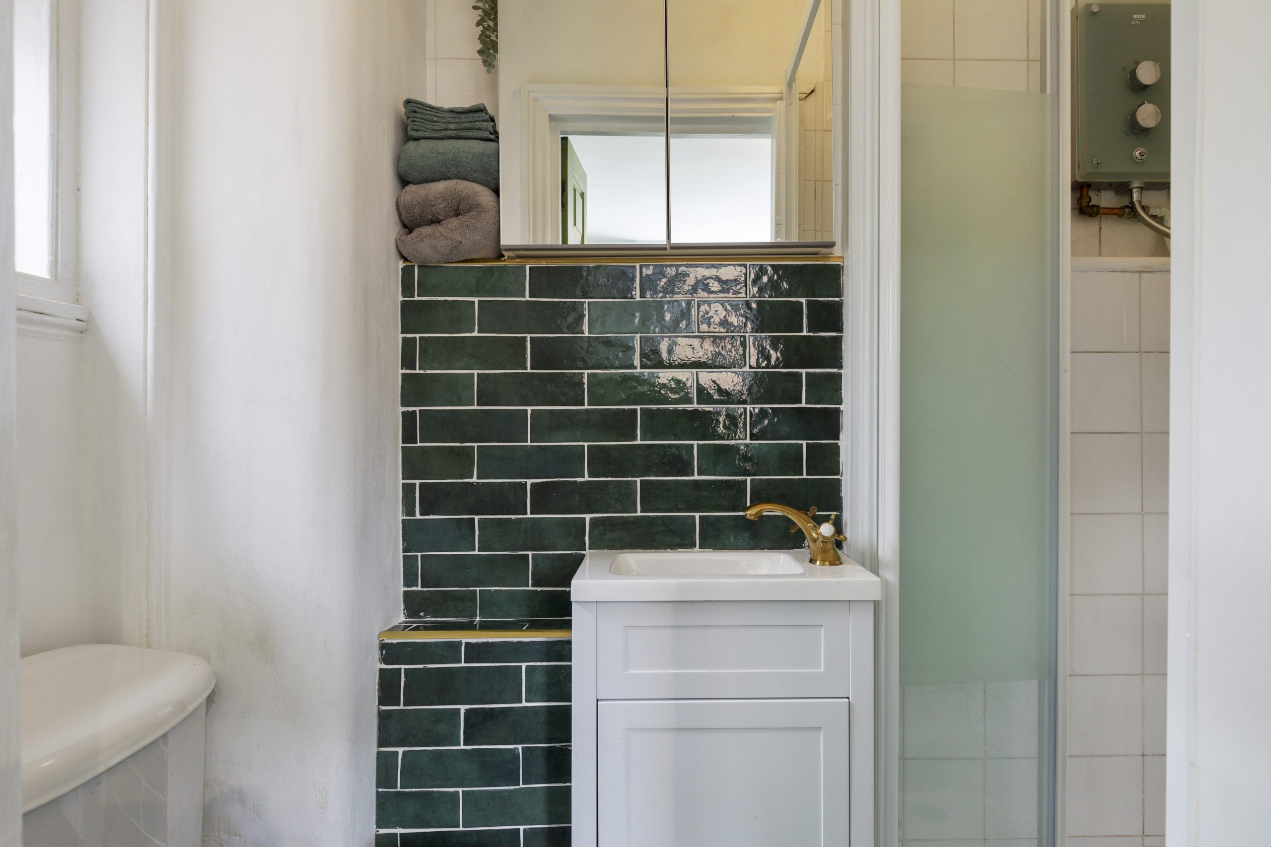 salle de bain carrelage vert
