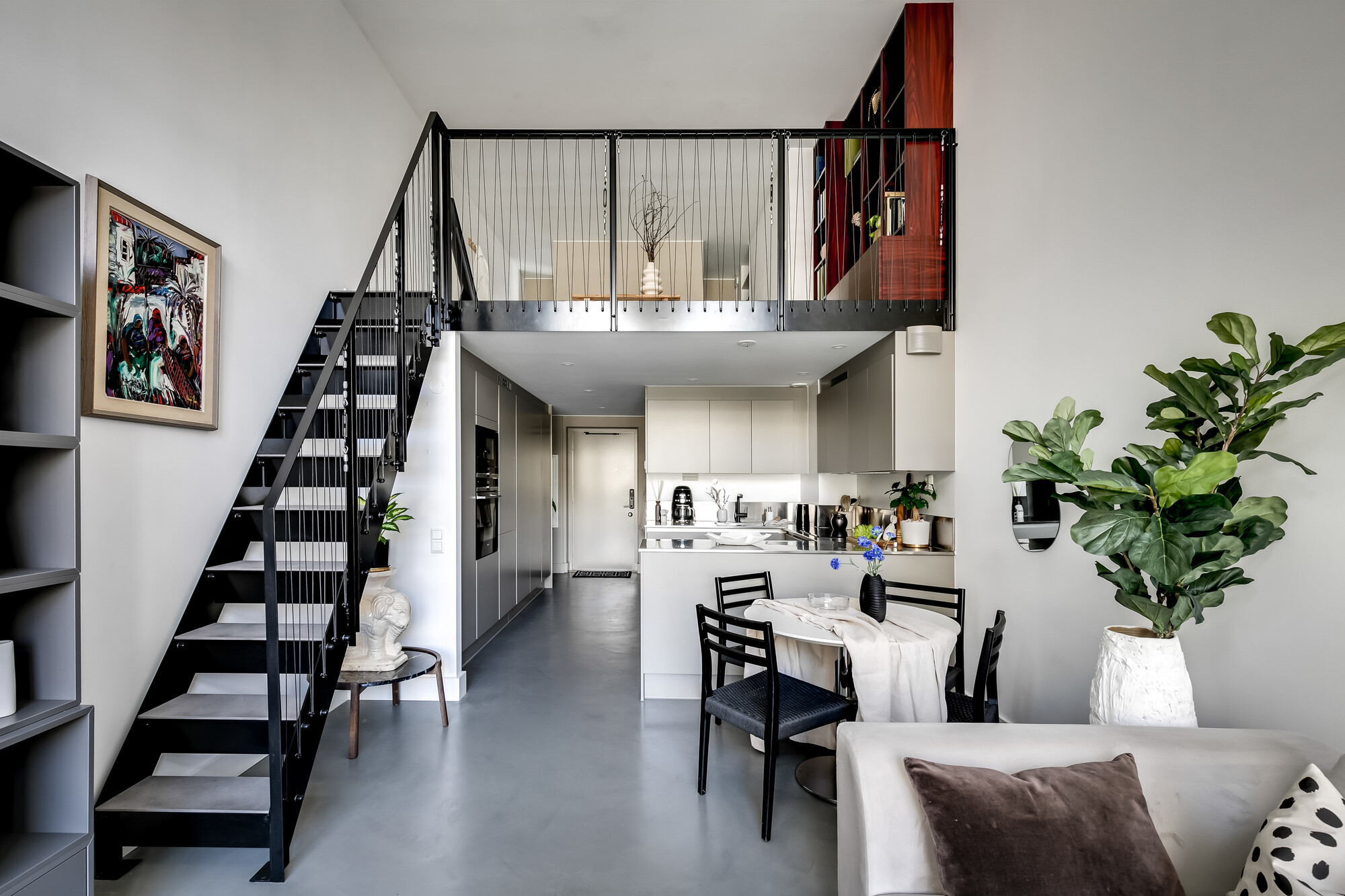salon avec mezzanine petit duplex 52m2 décoration design