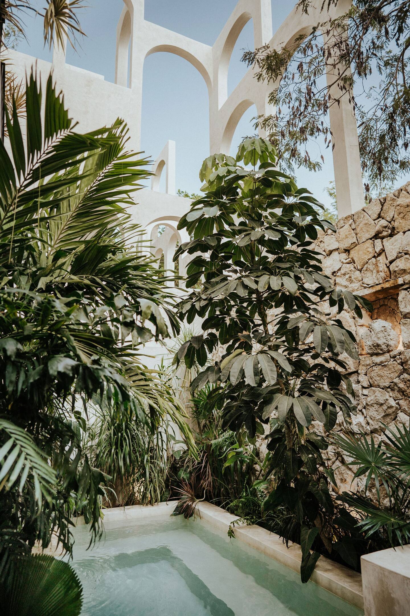 jardin appartement sur deux niveaux avec piscine