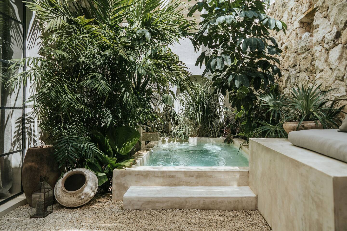 jardin appartement sur deux niveaux avec piscine