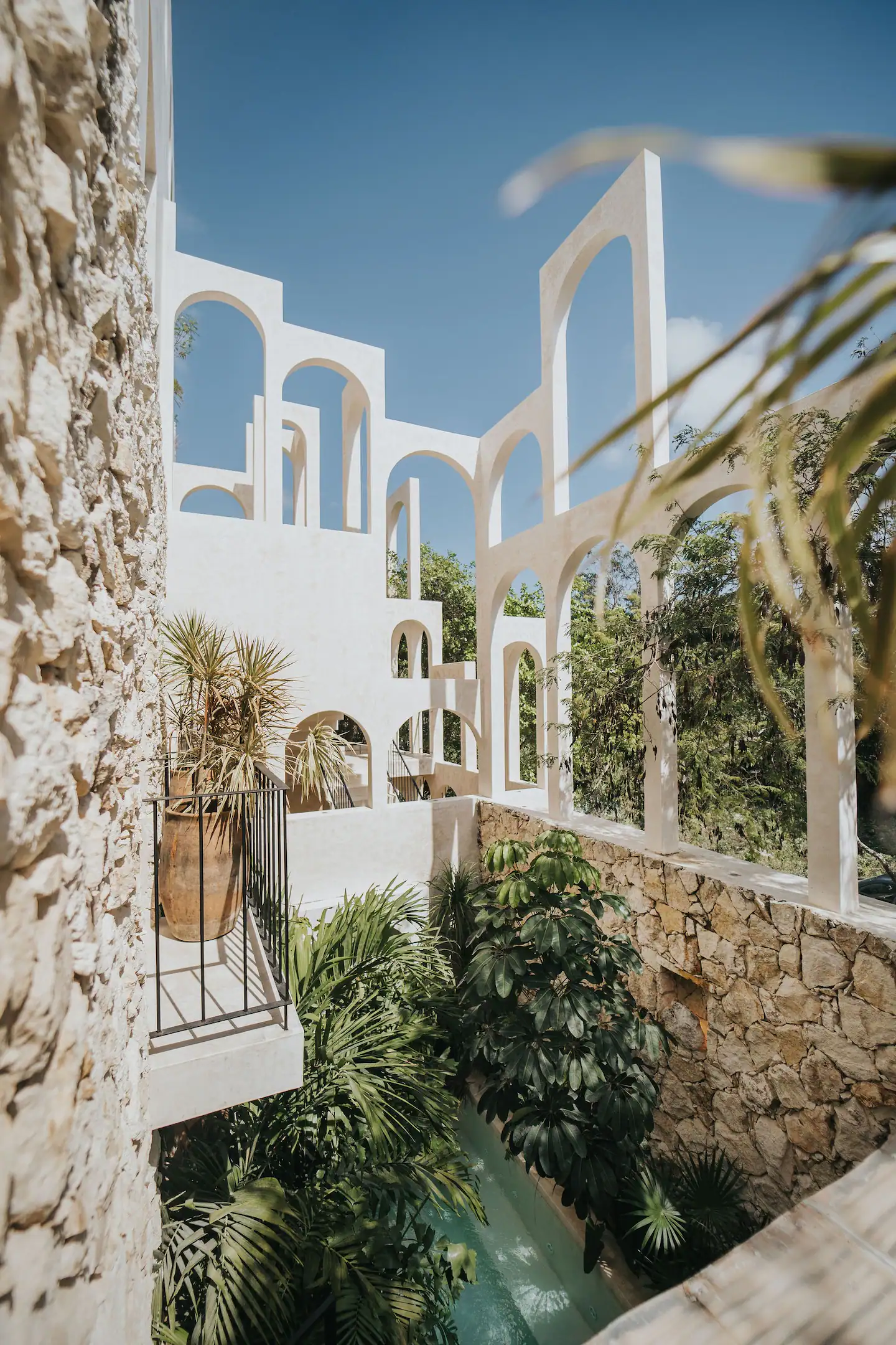jardin appartement sur deux niveaux avec piscine